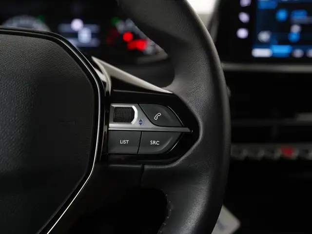 Peugeot 208 view 9