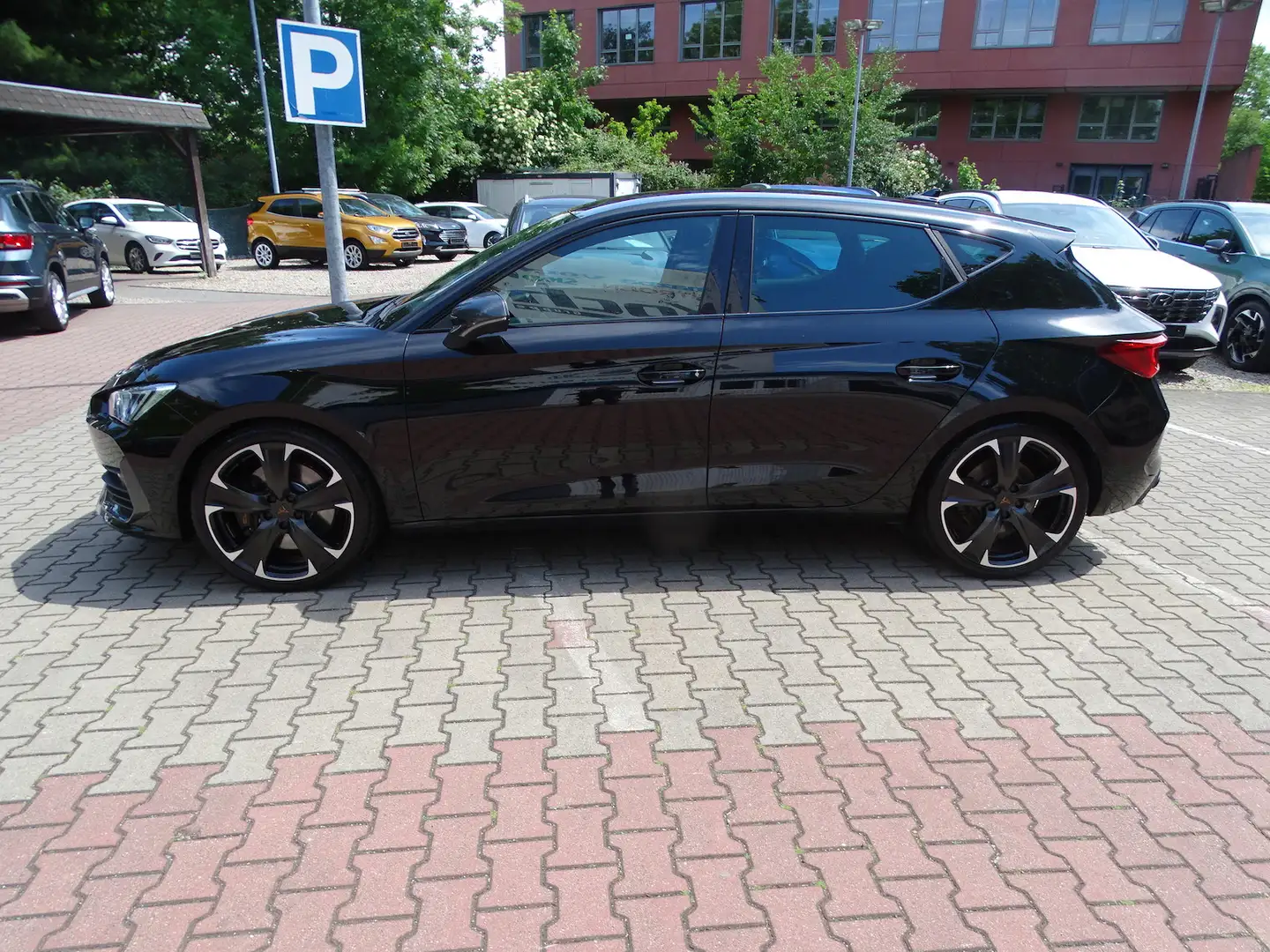CUPRA Leon 2.0 TSI VZ OPF AutomatikVZ CUP Чорний - 2