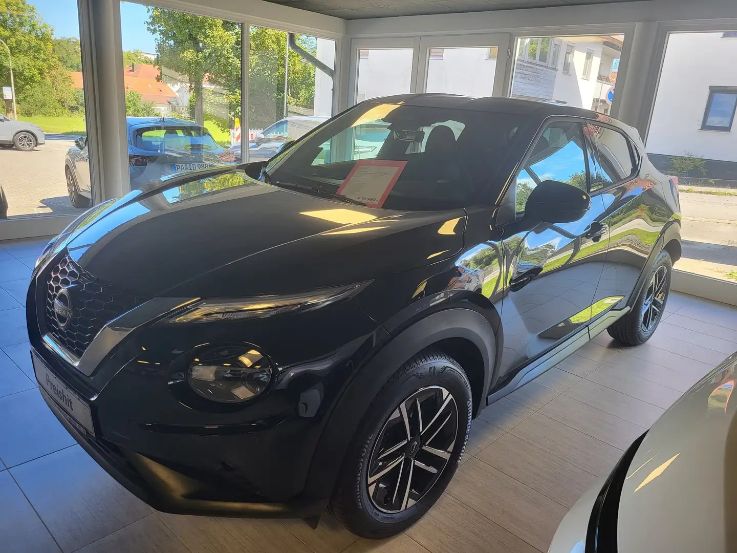 Nissan Juke 1.0 DIG-T DCT N-Connecta Schwarz - 2