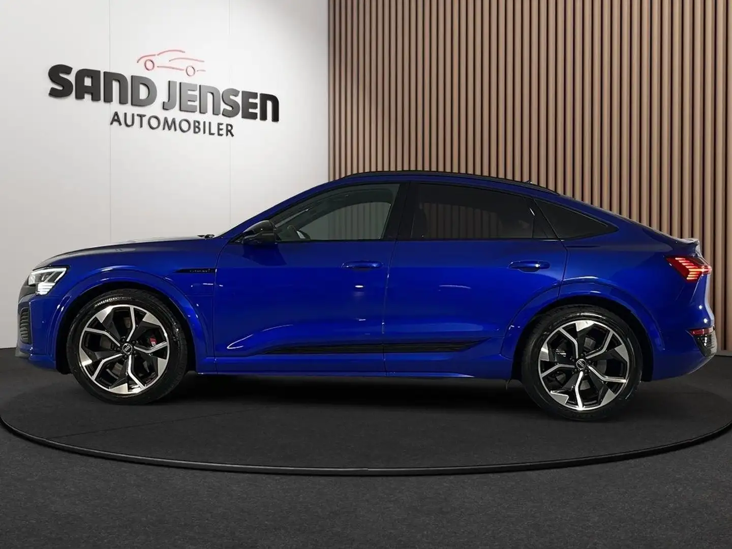 Audi SQ8 e-tron Audi SQ8 e-tron Sportback Quattro HUD Pano B&O Blau - 2