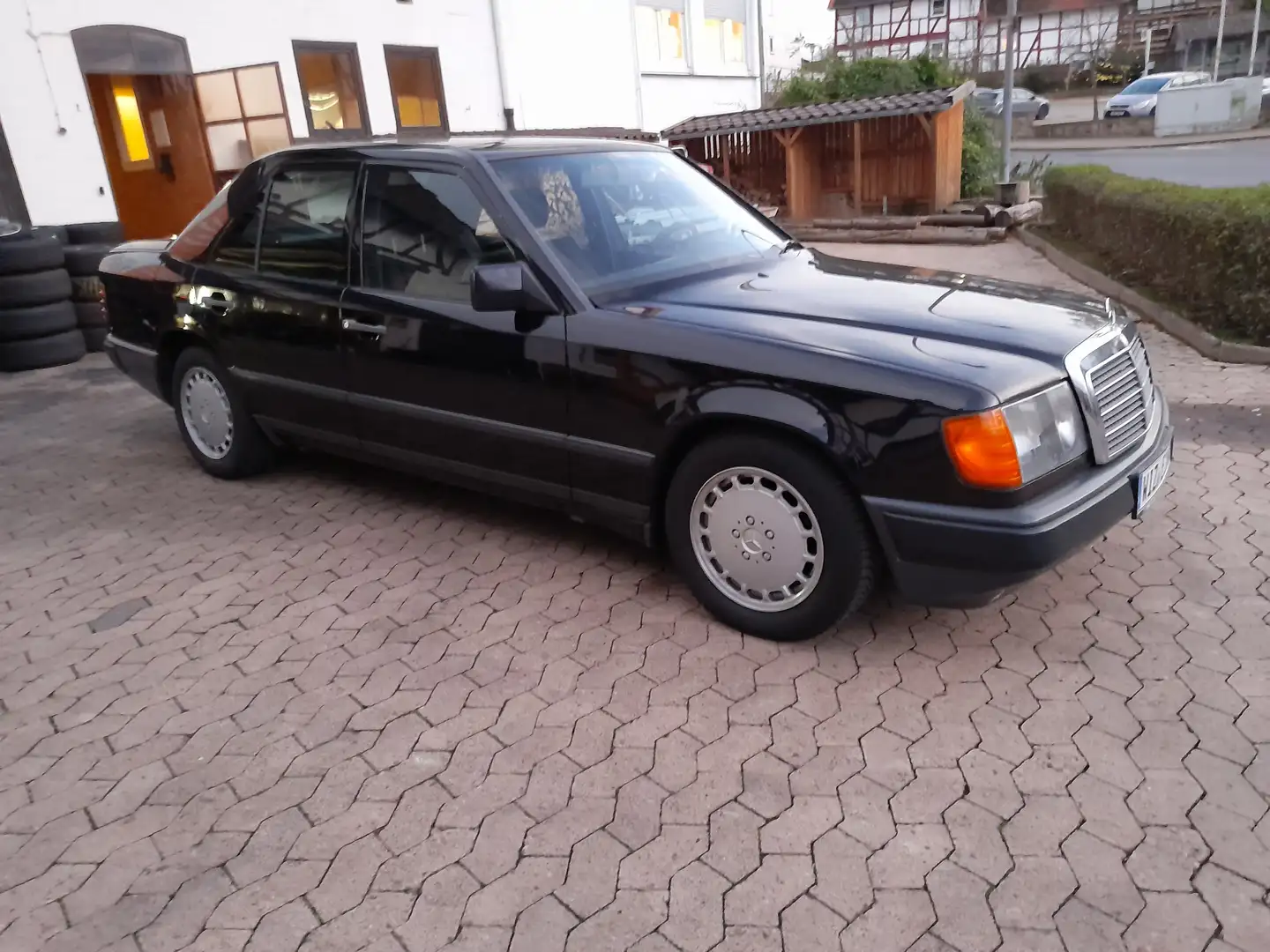 Mercedes-Benz E 260 260 E Černá - 2