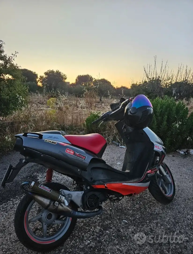 Aprilia SR 50 nero e grigio Zwart - 1