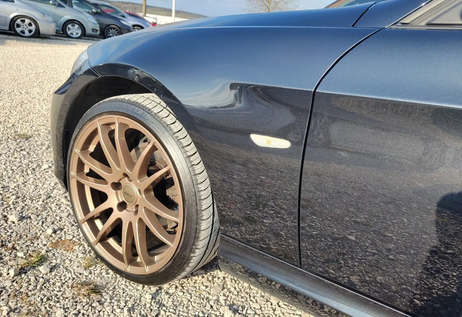 BMW 320 d xDrive 4x4 Automatik* Xenon*Navi*Leder*Pano Schwarz - 2