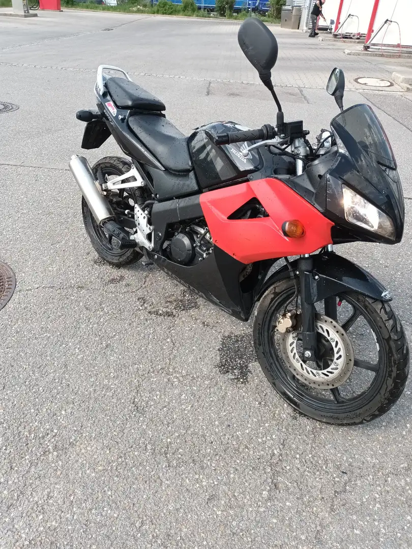 Honda CBR 125 Schwarz - 1