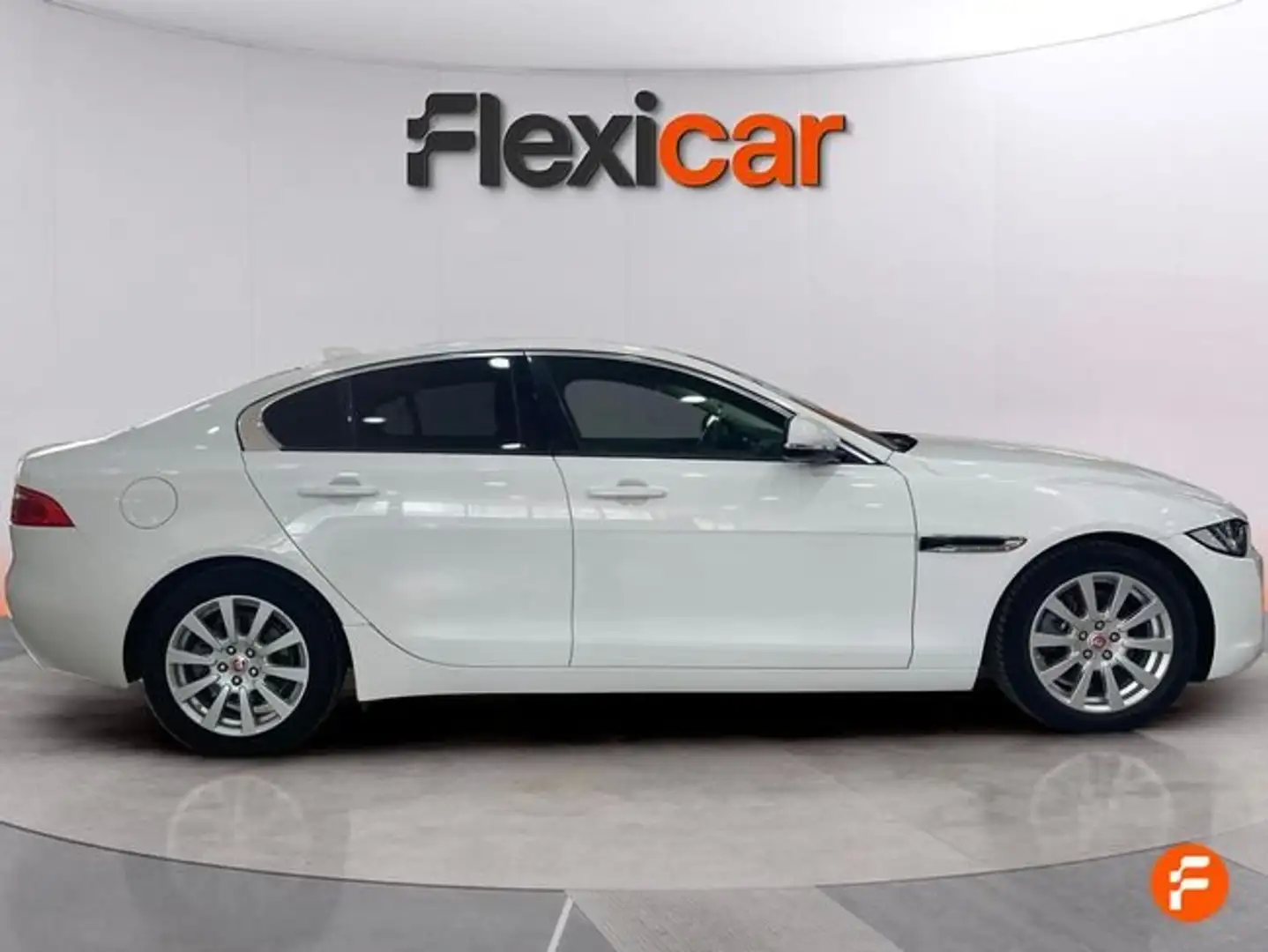 Jaguar XE 2.0 Diesel Pure AWD Aut. 180 Blanco - 2