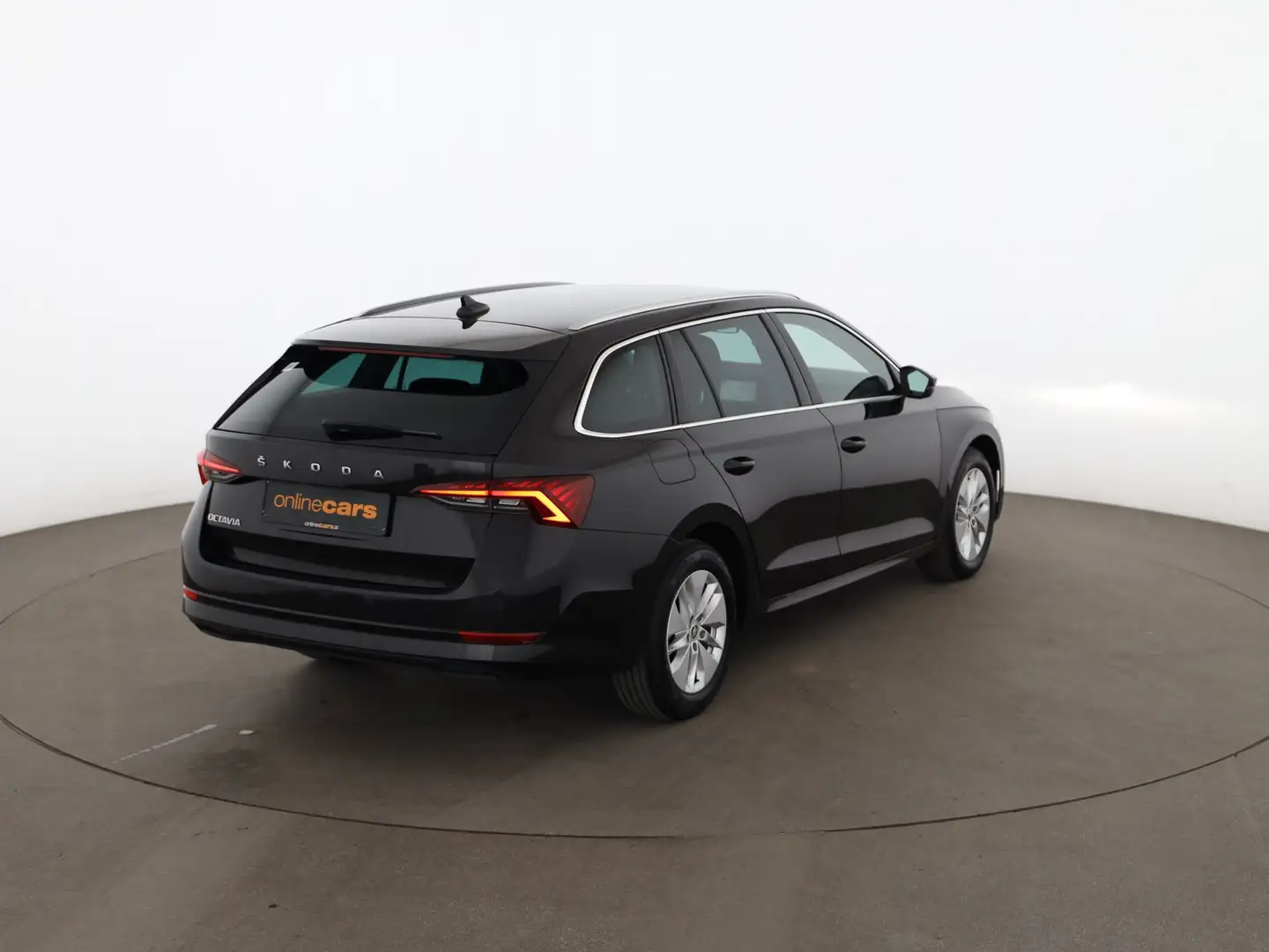 Skoda Octavia Combi 2.0 TDI Ambition LED NAVI SITZHZG Schwarz - 2