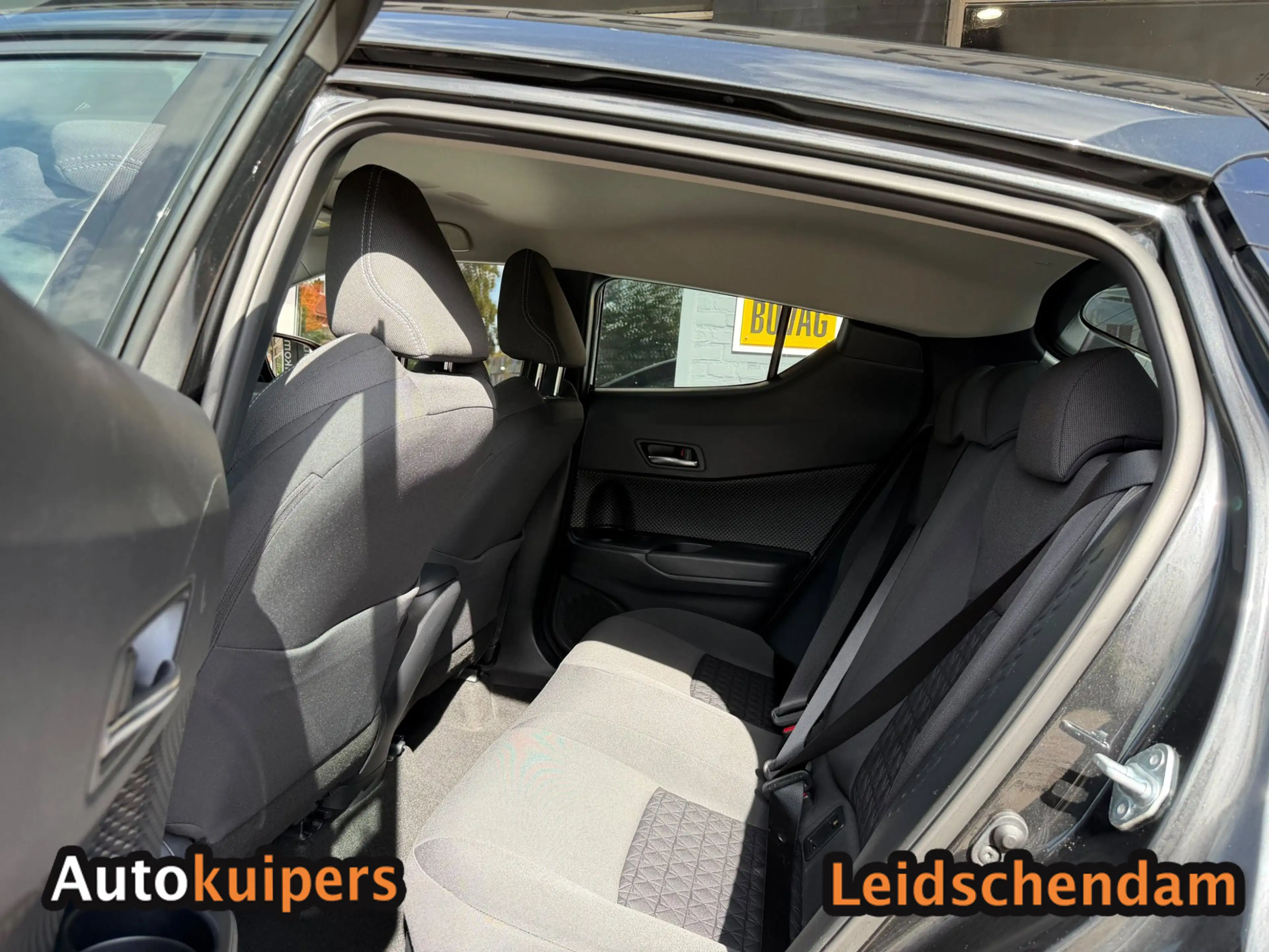 Toyota C-HR 2.0 Hybrid Dynamic - Incl. 12 maanden BOVAG - Rijk — photo 11