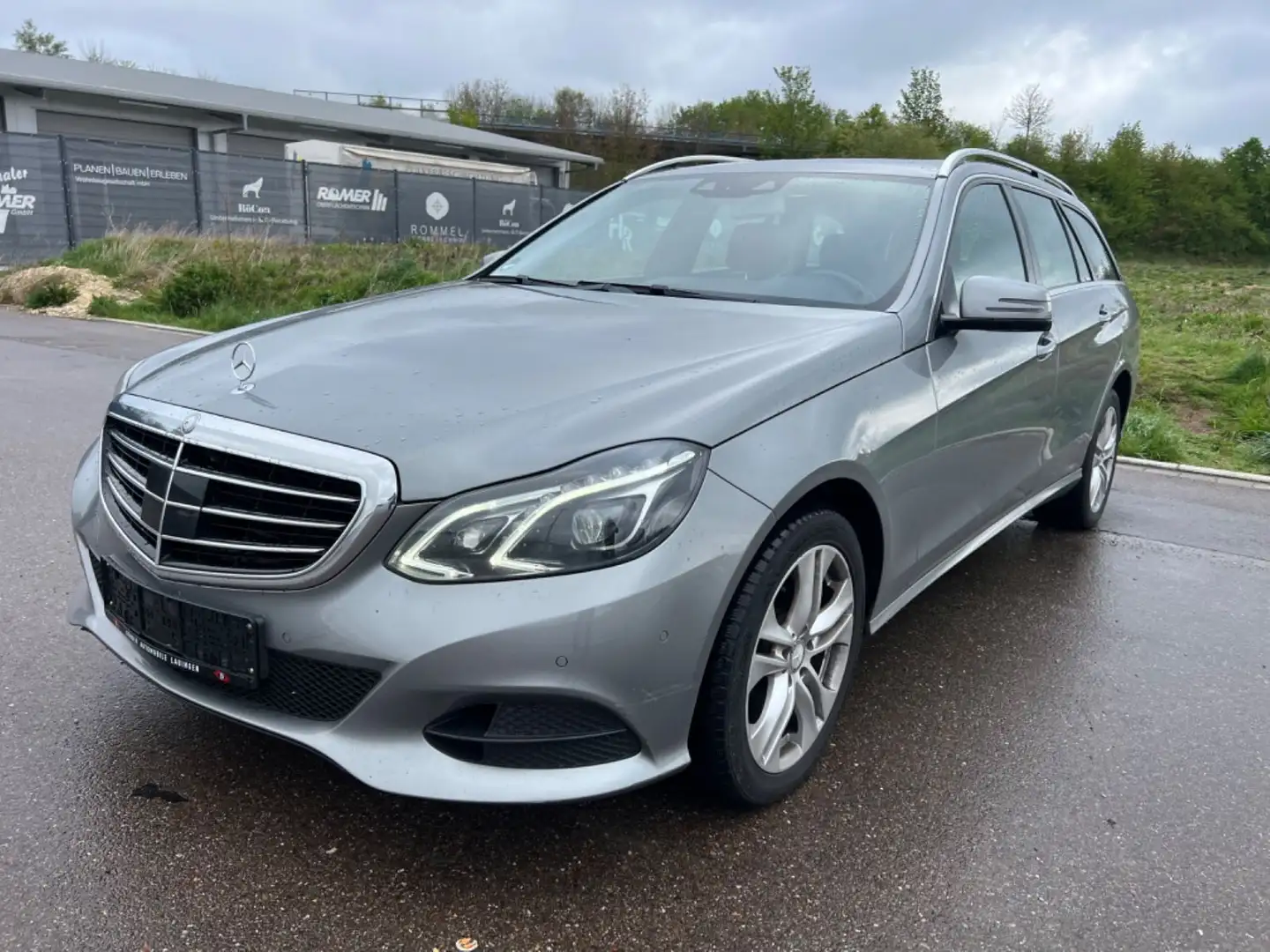 Mercedes-Benz E 350 E -Klasse  4Matic STHZG srebrna - 1