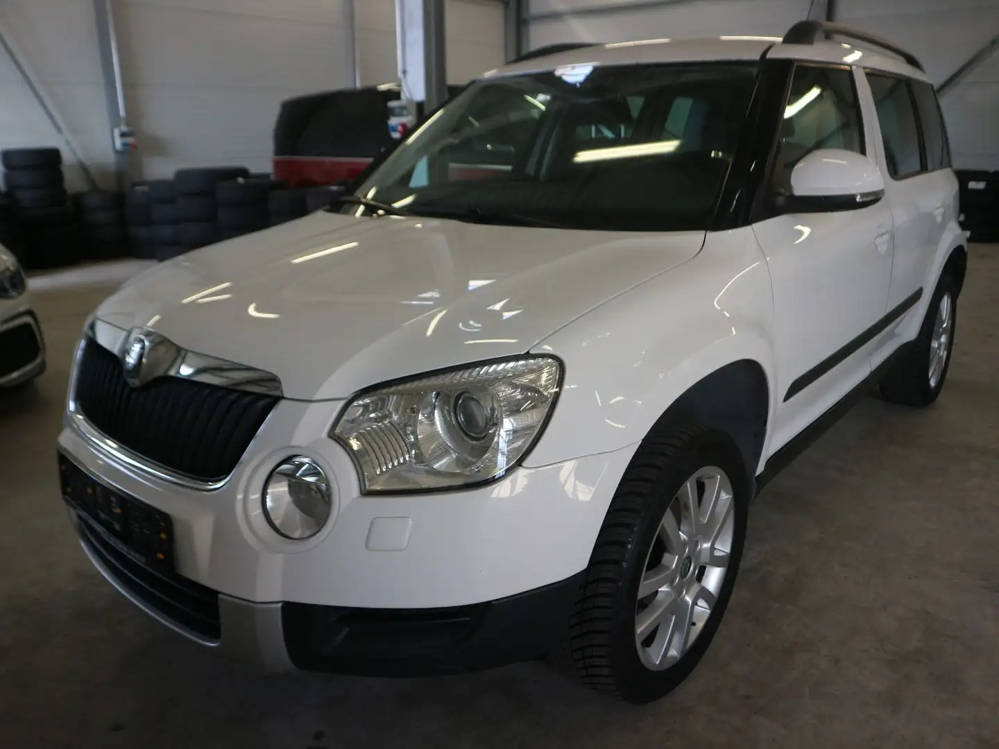 Skoda Yeti Ambition Plus Edition 4x4 Bi-Xenon AHK SHZ Weiß - 1