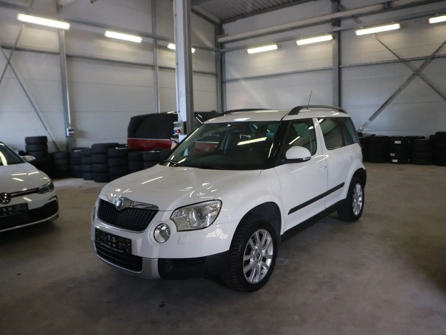Skoda Yeti Ambition Plus Edition 4x4 Bi-Xenon AHK SHZ Weiß - 2