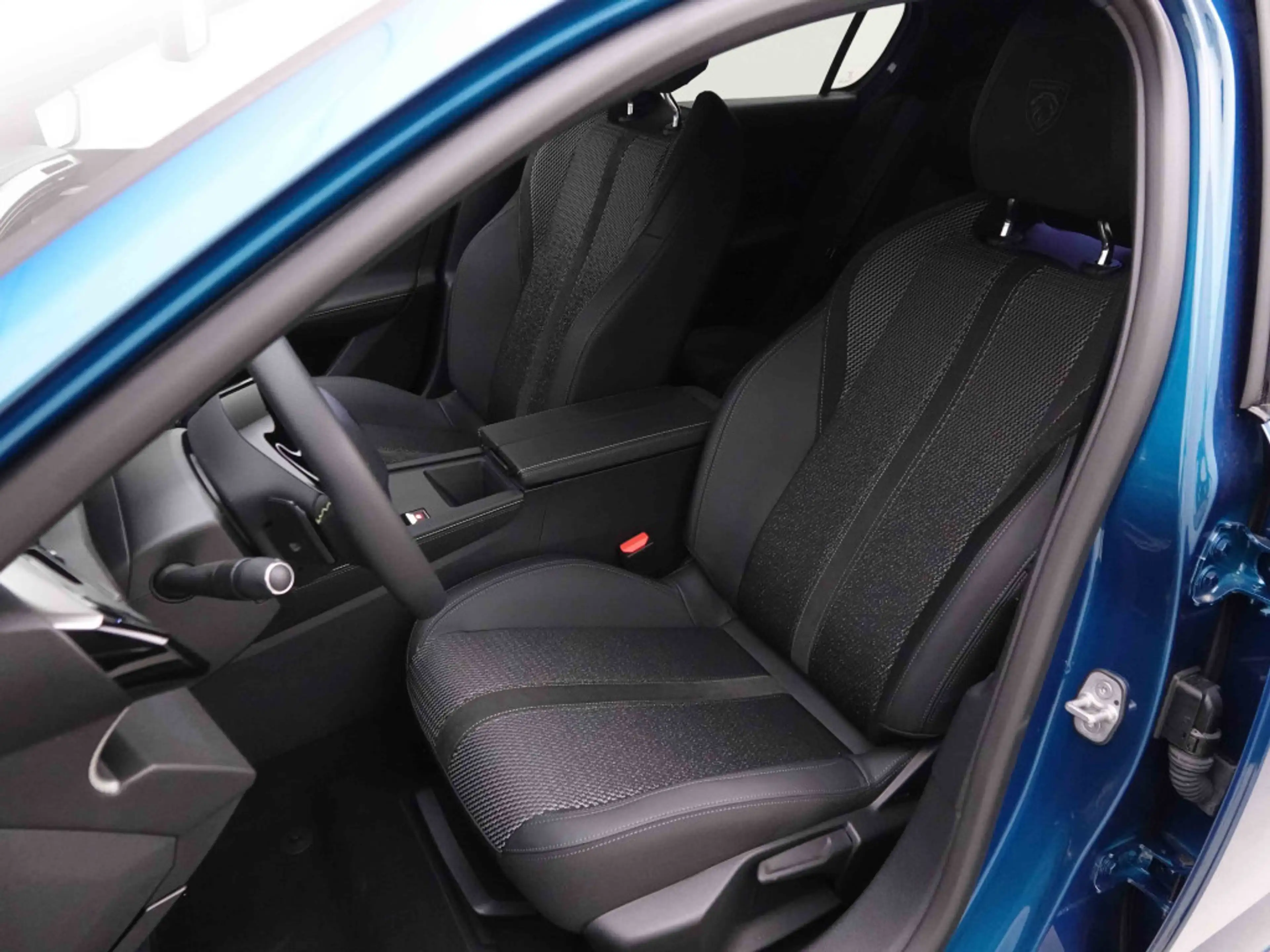 Peugeot 308 Hybrid 145 AUT GT Line | GPS | 360Cam | Heated Seats | Led Lights — photo 7