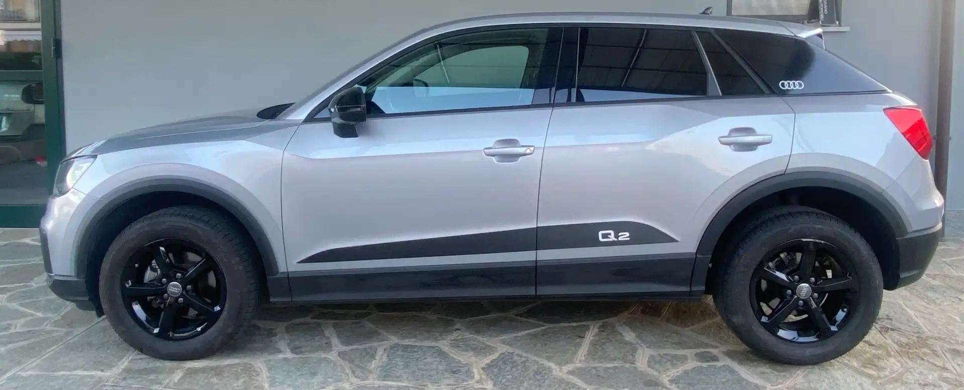 Audi Q2 1.0 TFSI S tronic Gris - 2