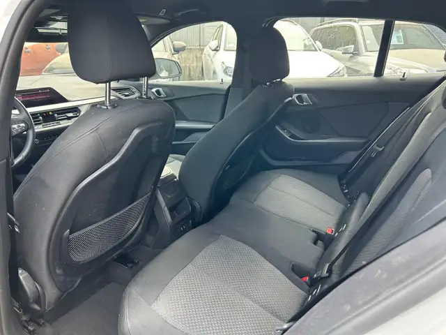 BMW 1 Series view 10
