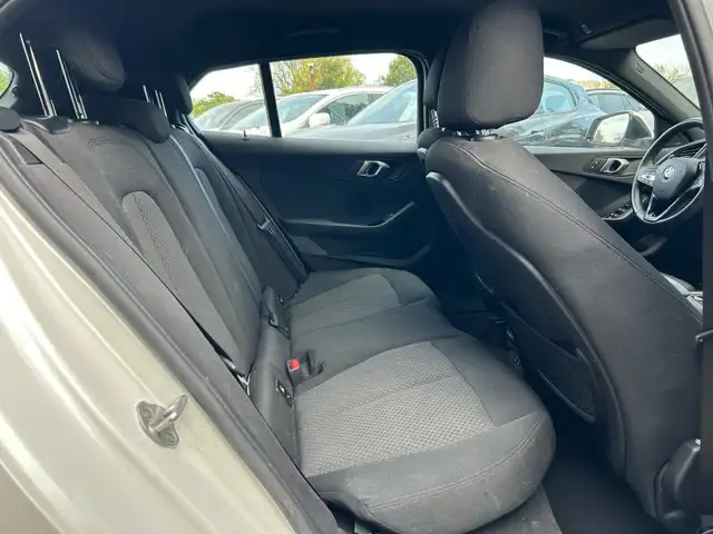 BMW 1 Series view 9