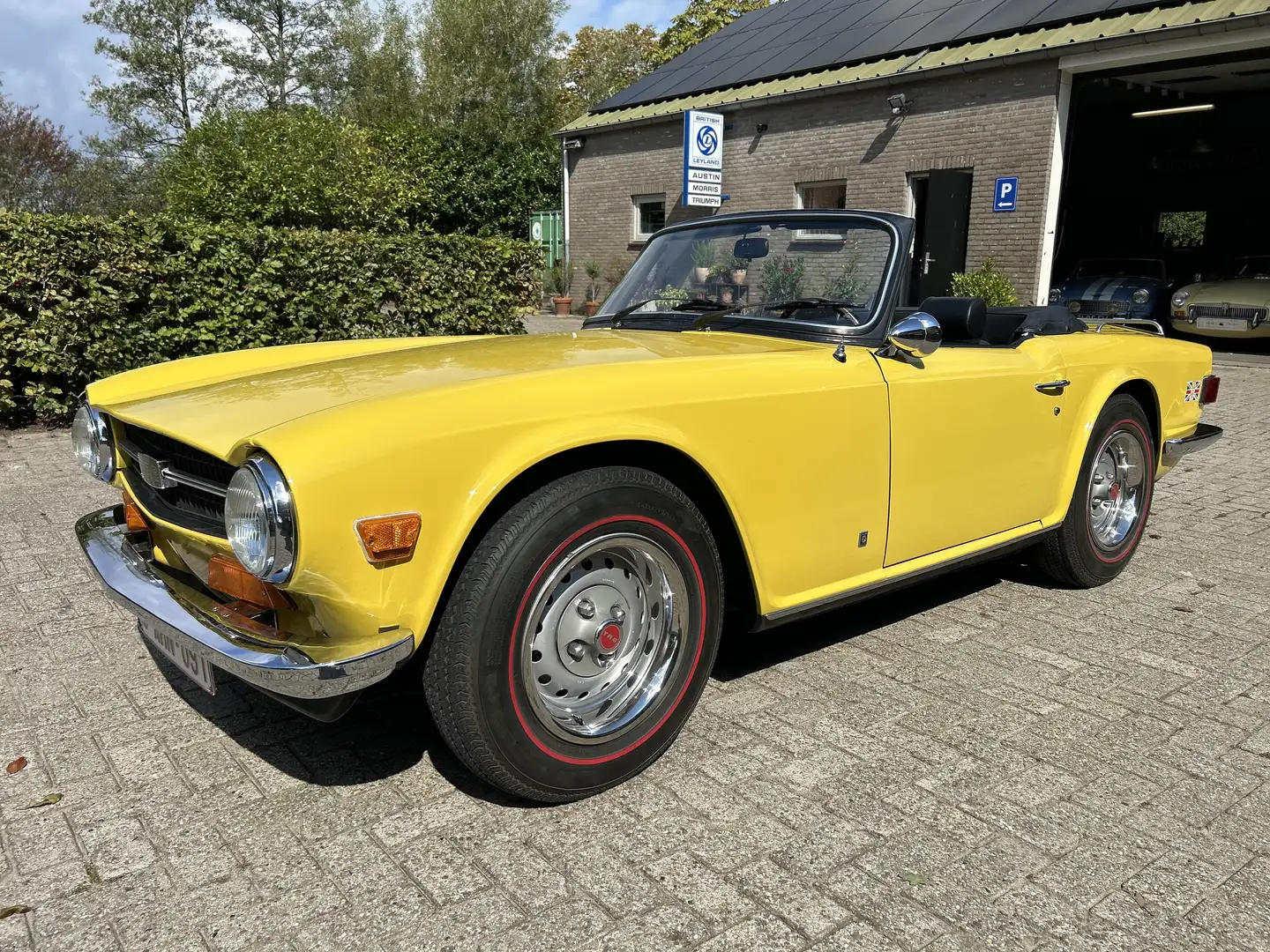 Triumph TR6 1974, Mimosa Geel - 2