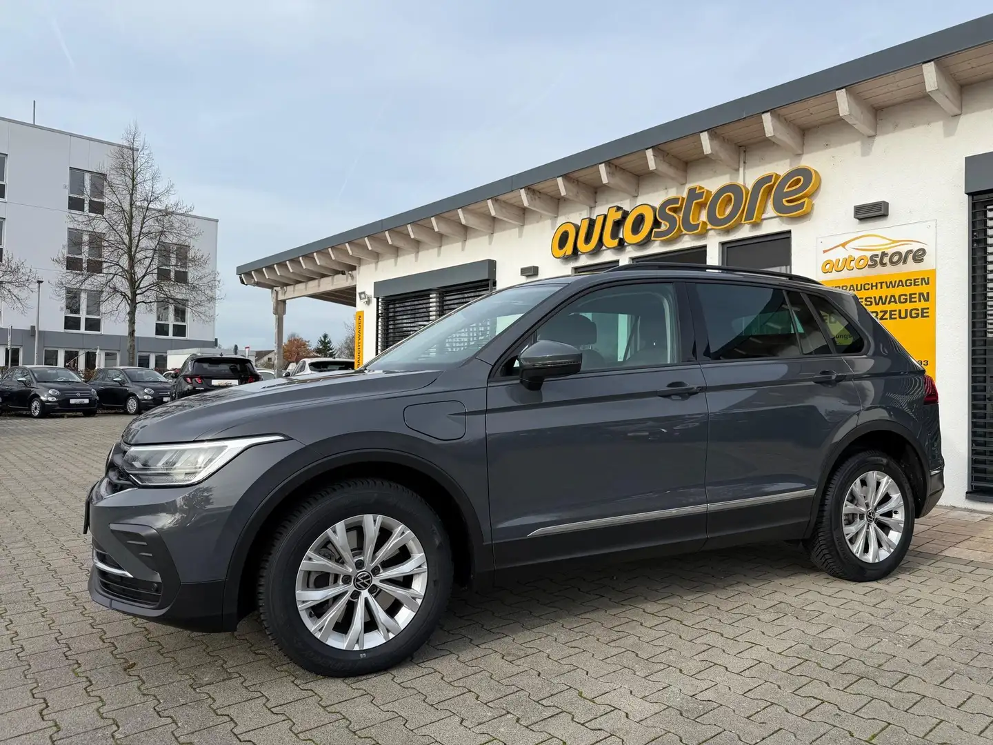 Volkswagen Tiguan Life eHybrid 180 kW (245 PS), Automatik, Fronta... Grigio - 1