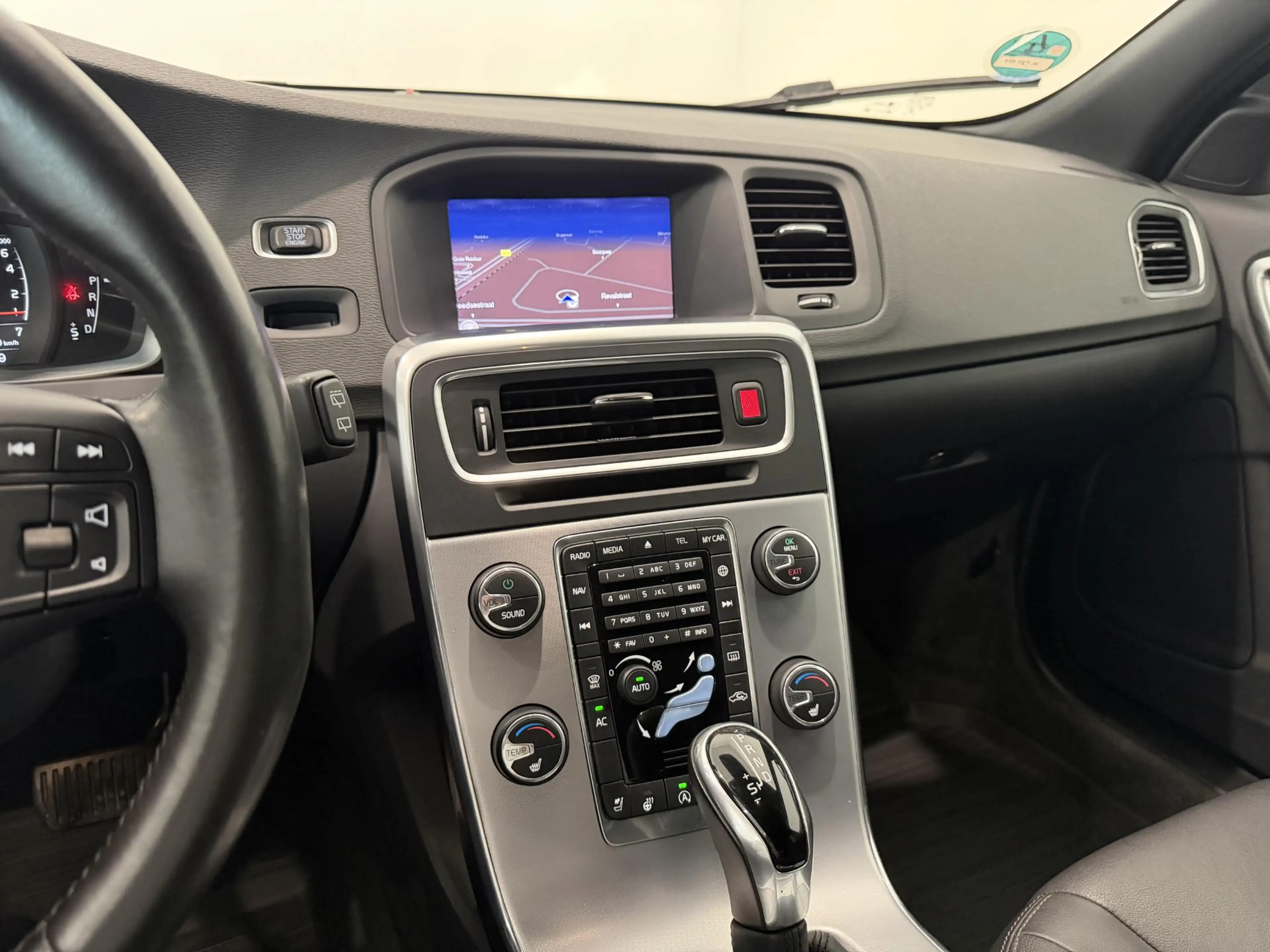 Volvo V60 1.5 T3 Summum | Trekhaak | Leder | Stoel- & Stuurv — photo 10