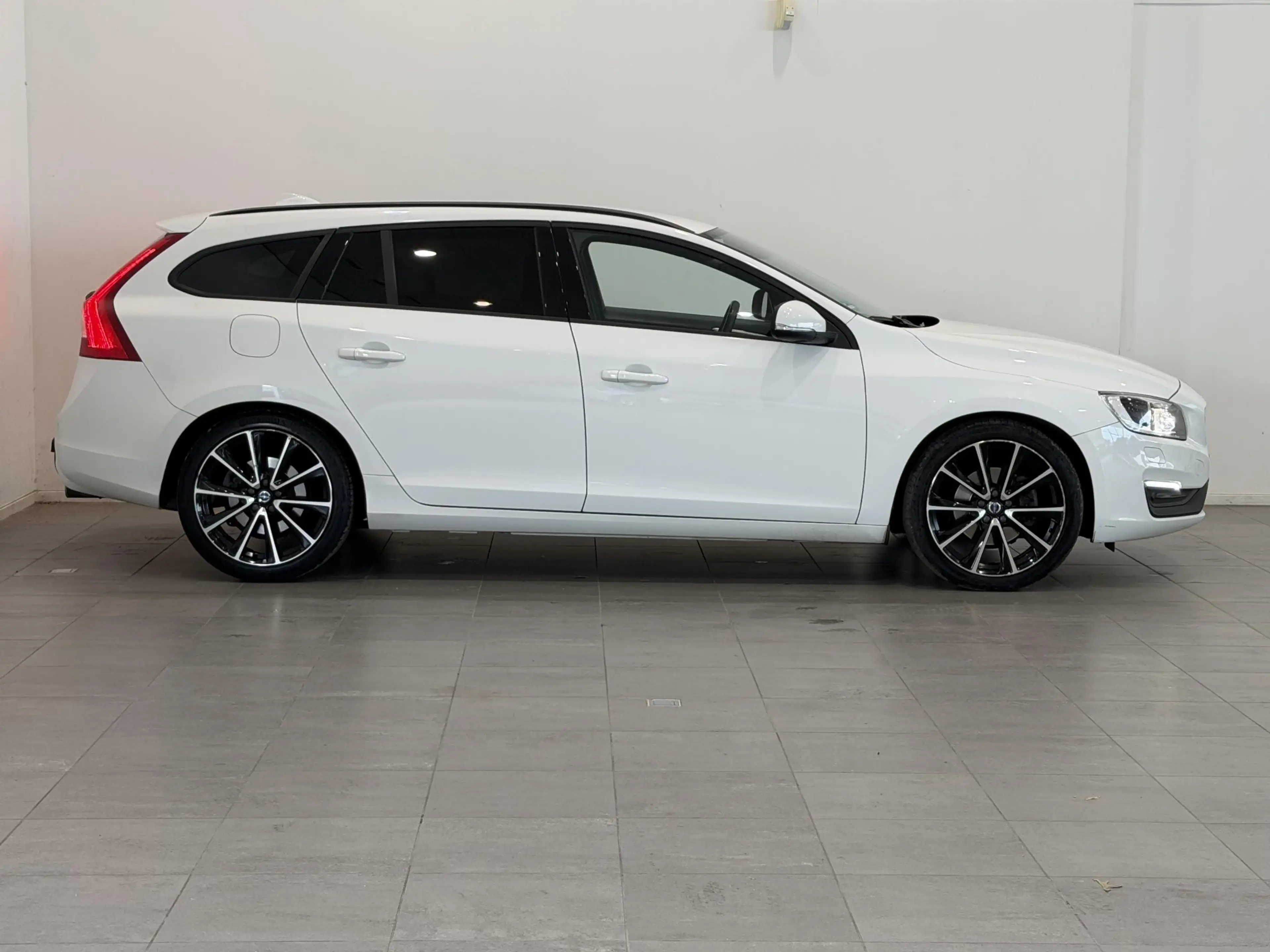 Volvo V60 1.5 T3 Summum | Trekhaak | Leder | Stoel- & Stuurv — photo 17