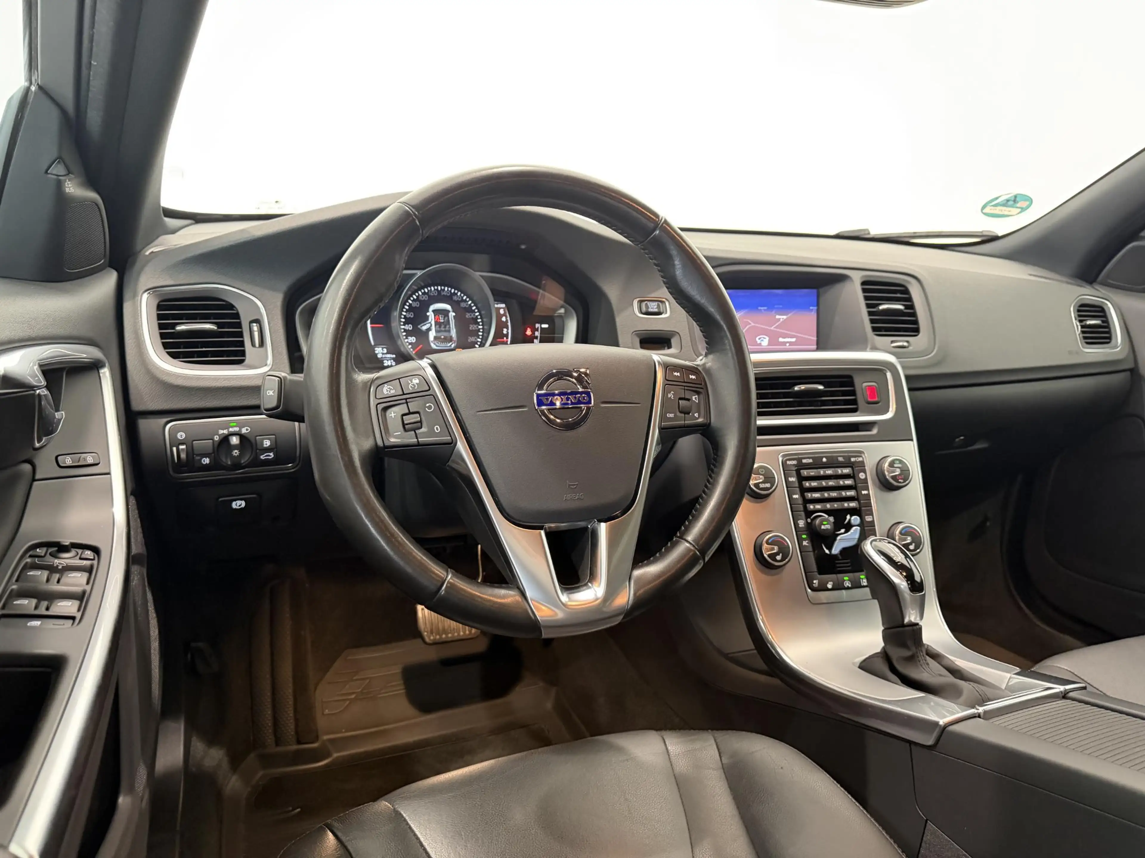 Volvo V60 1.5 T3 Summum | Trekhaak | Leder | Stoel- & Stuurv — photo 23
