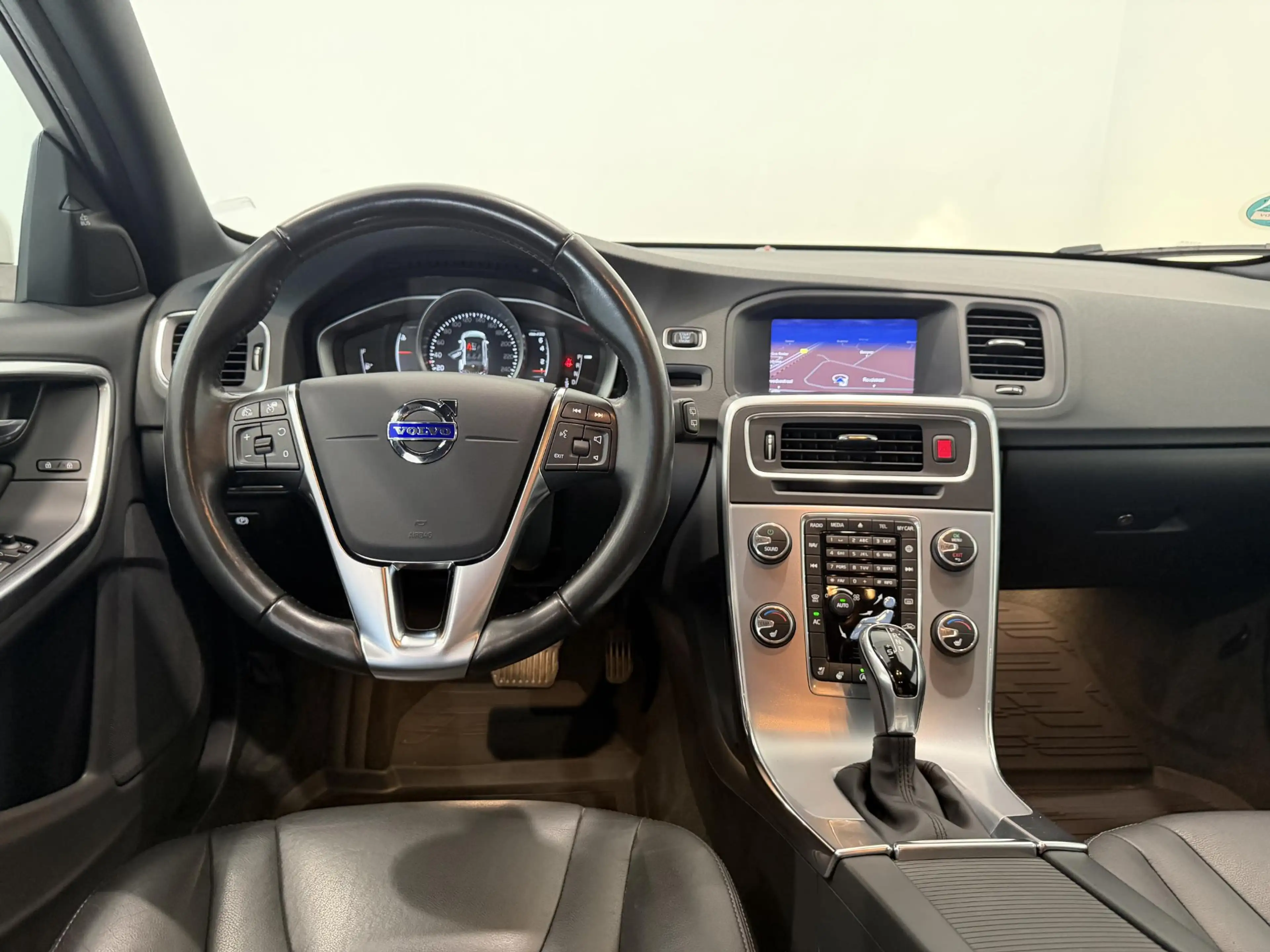 Volvo V60 1.5 T3 Summum | Trekhaak | Leder | Stoel- & Stuurv — photo 3