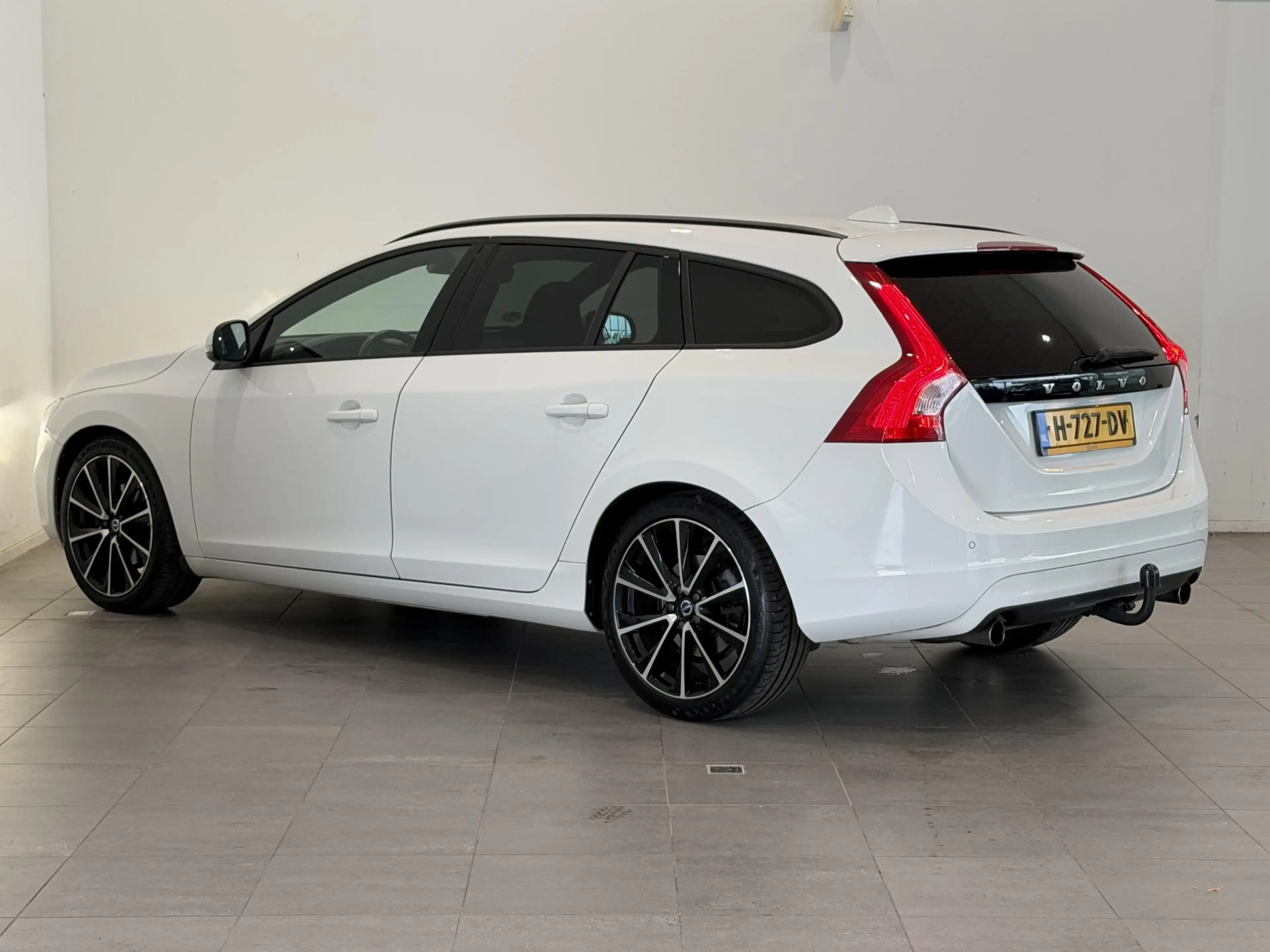 Volvo V60 1.5 T3 Summum | Trekhaak | Leder | Stoel- & Stuurv — photo 6