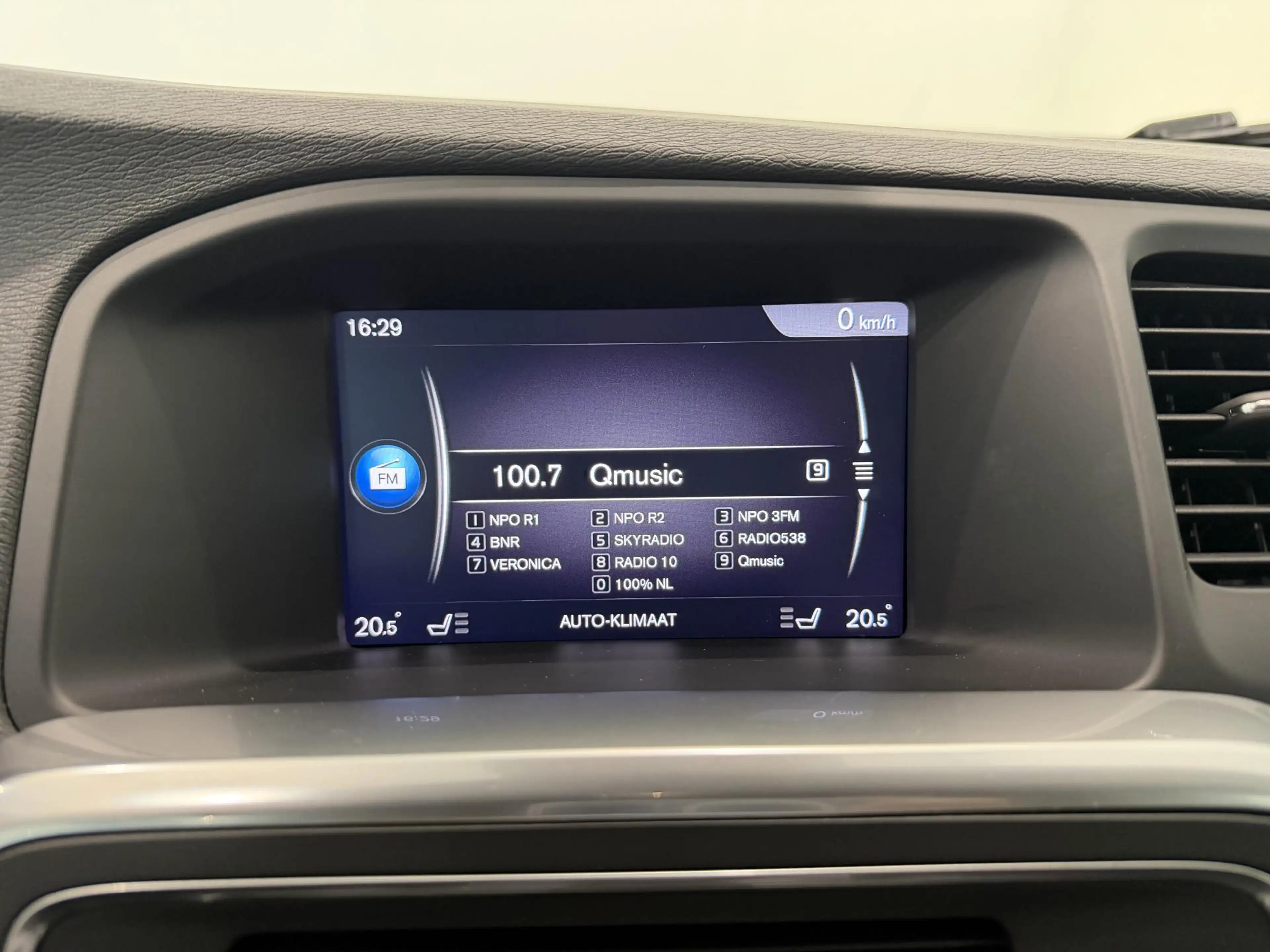 Volvo V60 1.5 T3 Summum | Trekhaak | Leder | Stoel- & Stuurv — photo 32