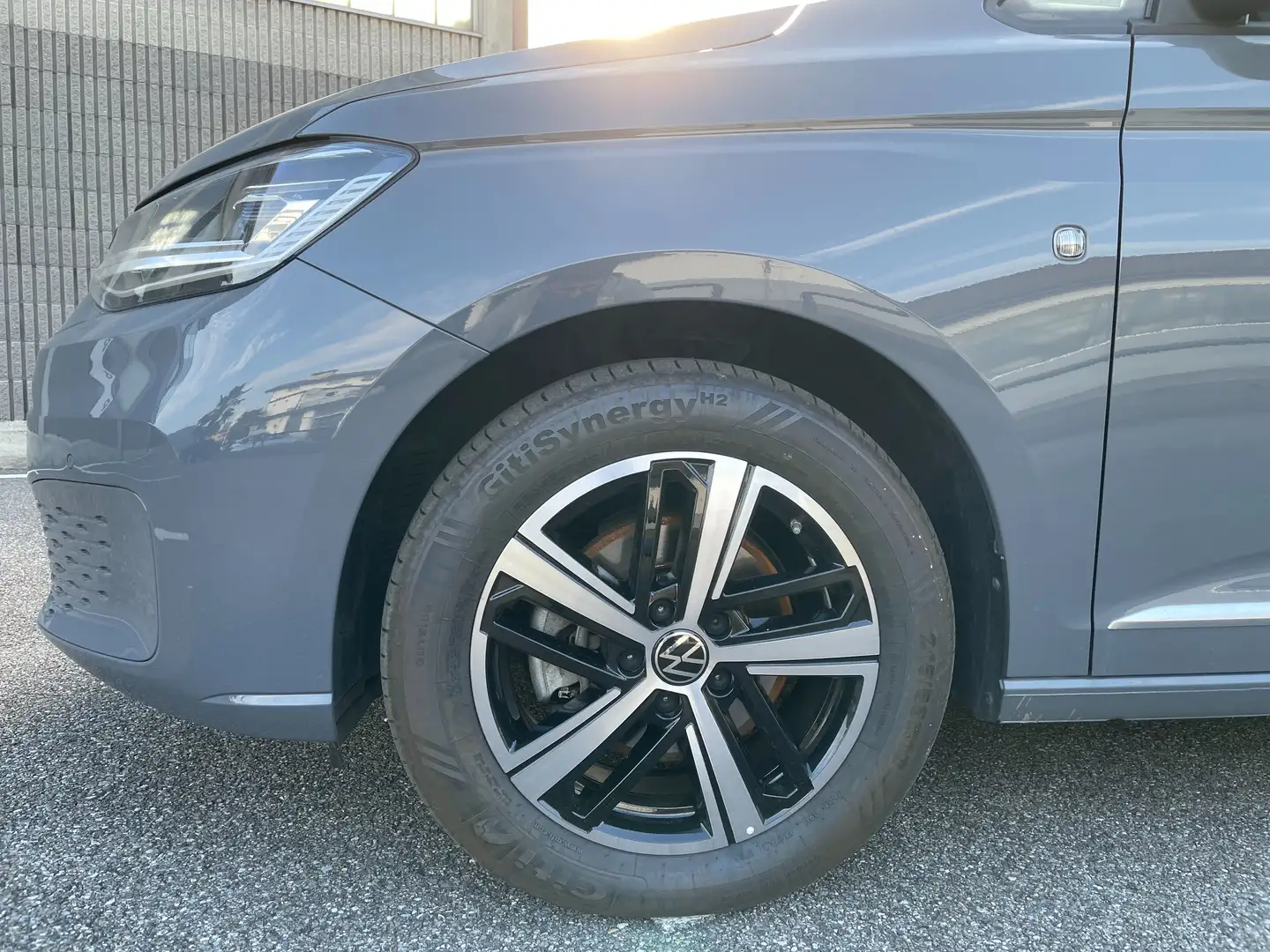 Volkswagen Caddy Maxi Style Focaccia 2.0 TDI 90 kW (122CV) ant. DSG Grigio - 2
