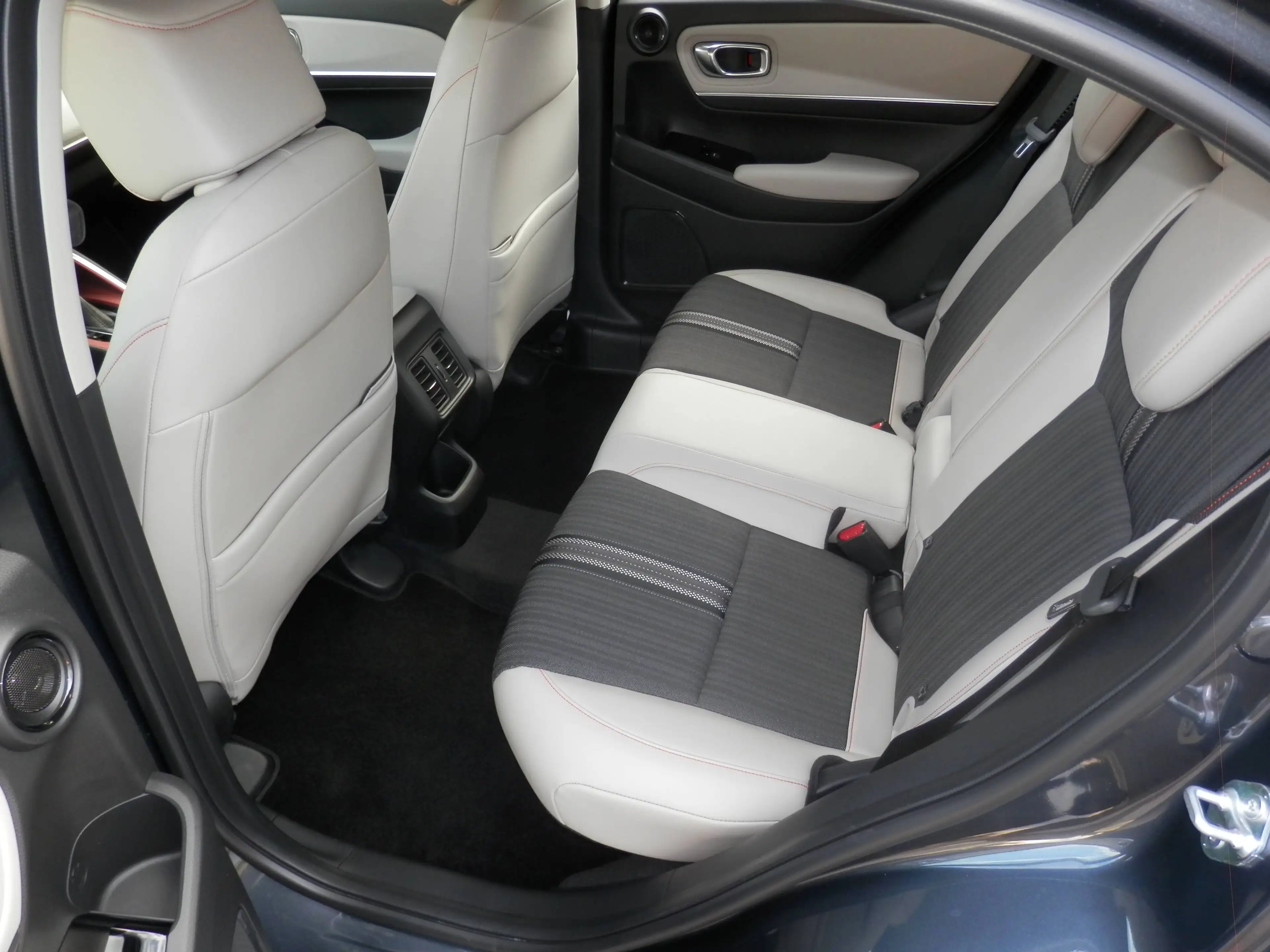 Honda HR-V 1,5 i-MMD Hybrid 2WD Advance Style Aut. — photo 11