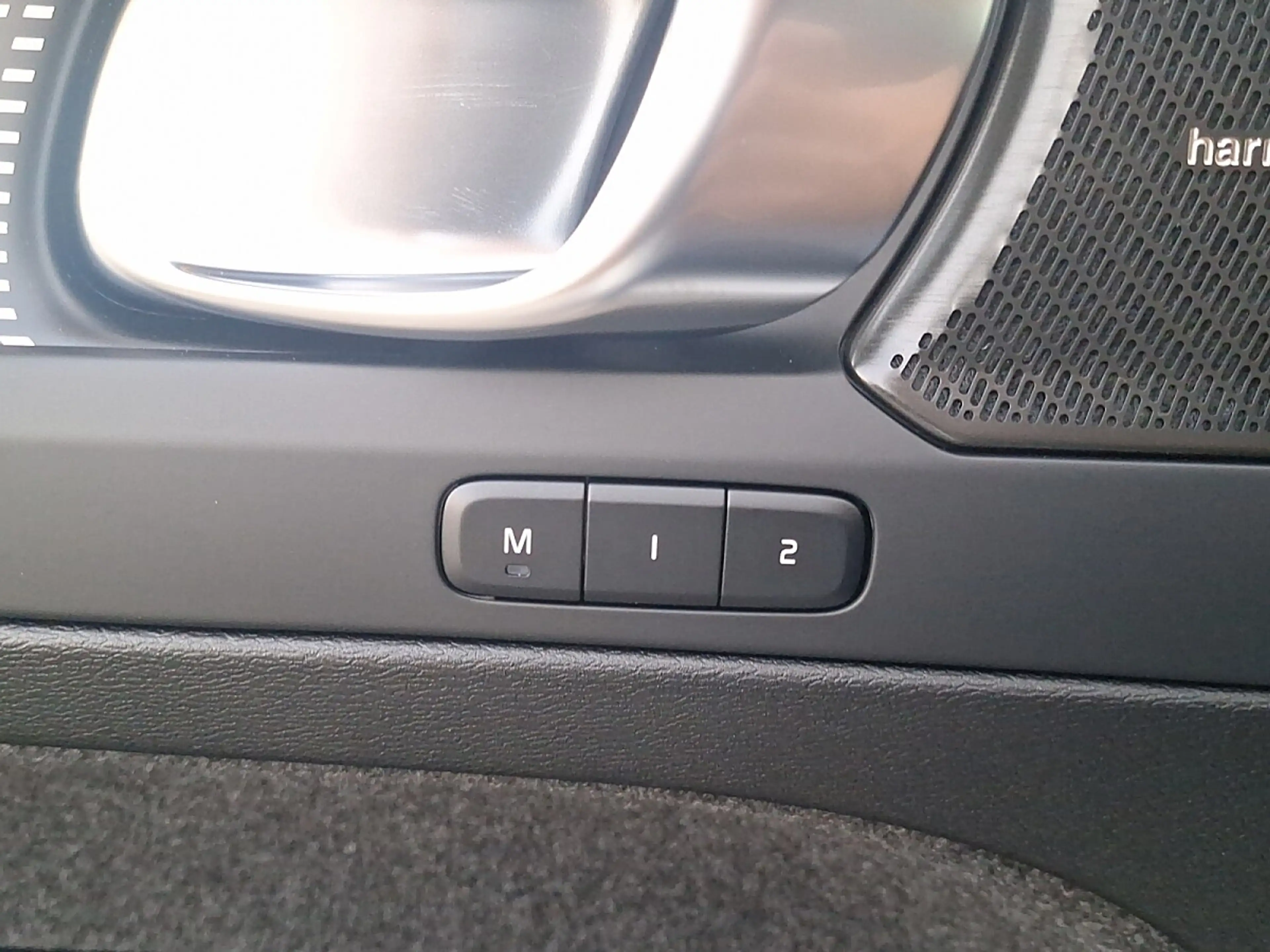 Volvo EC40 Twin Motor 82kWh Plus AWD — photo 14