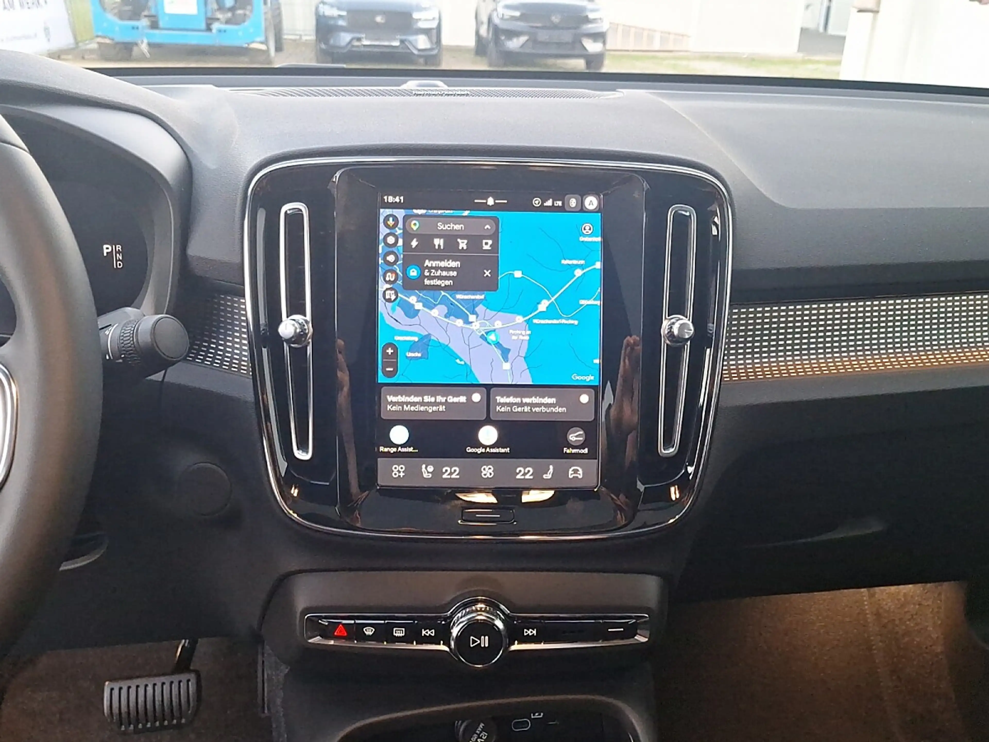 Volvo EC40 Twin Motor 82kWh Plus AWD — photo 11