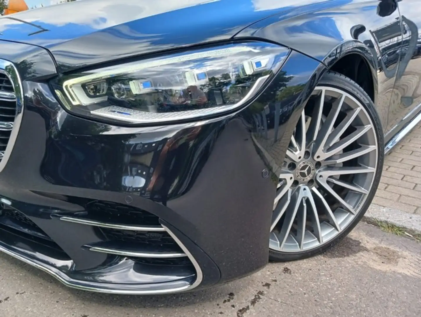 Mercedes-Benz S 450 d L AMG*4M*9G*CHAUFFEUR*PANO*360*HUD*3xTV Černá - 2
