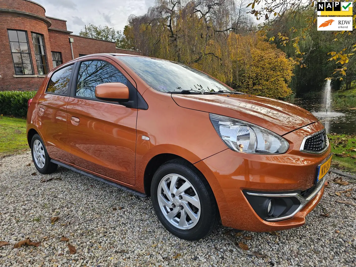 Mitsubishi Space Star 1.0 Intense 5-deurs AIRCO *39.000km* Orange - 1