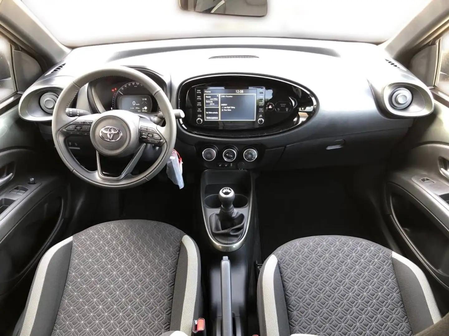 Toyota Aygo X Pulse 5MT Grün - 2