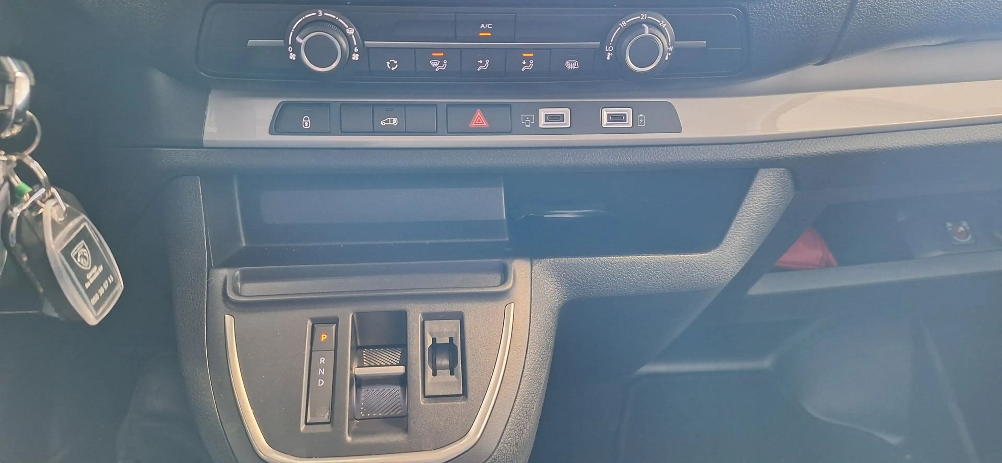 Peugeot Expert GBDC BlueHDi S&S EAT8 L3 — photo 15