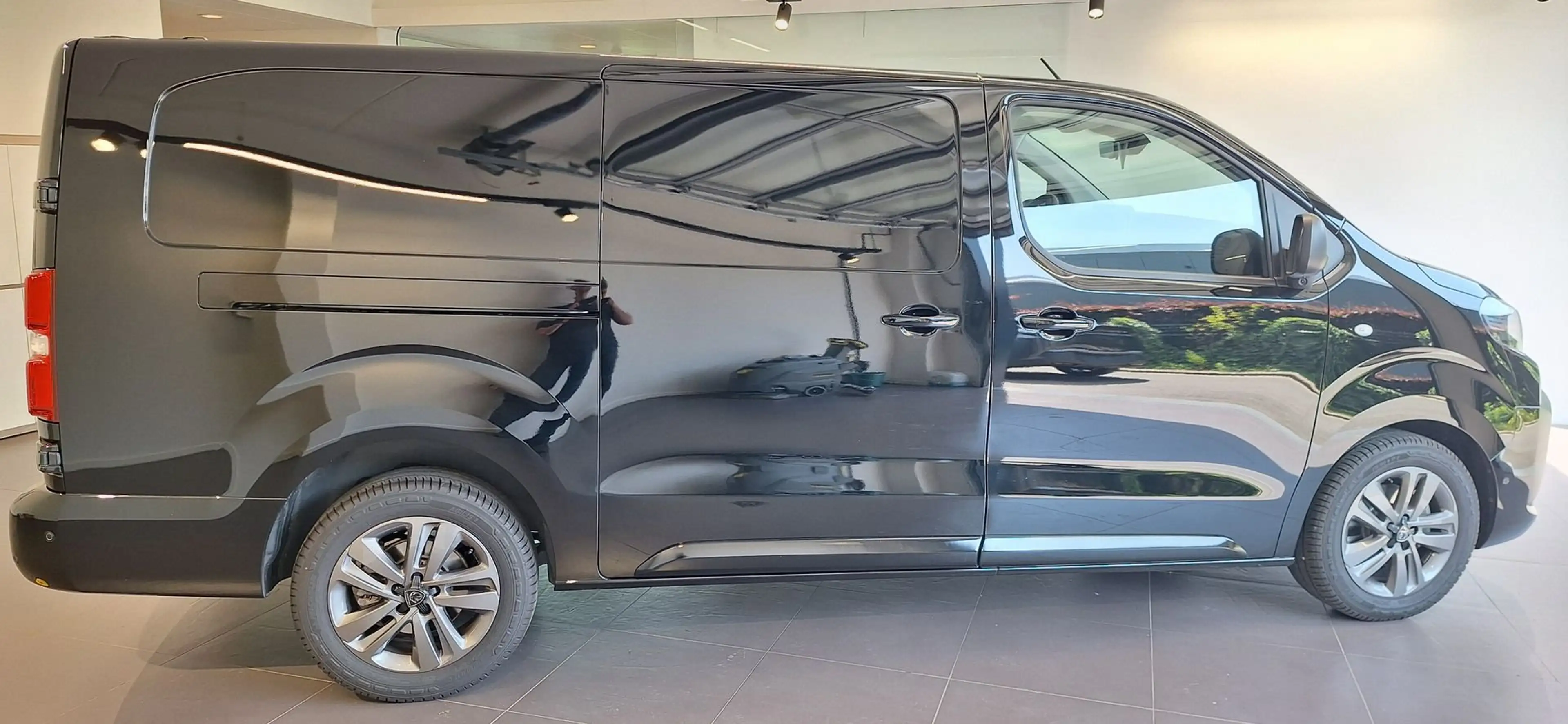 Peugeot Expert GBDC BlueHDi S&S EAT8 L3 — photo 6