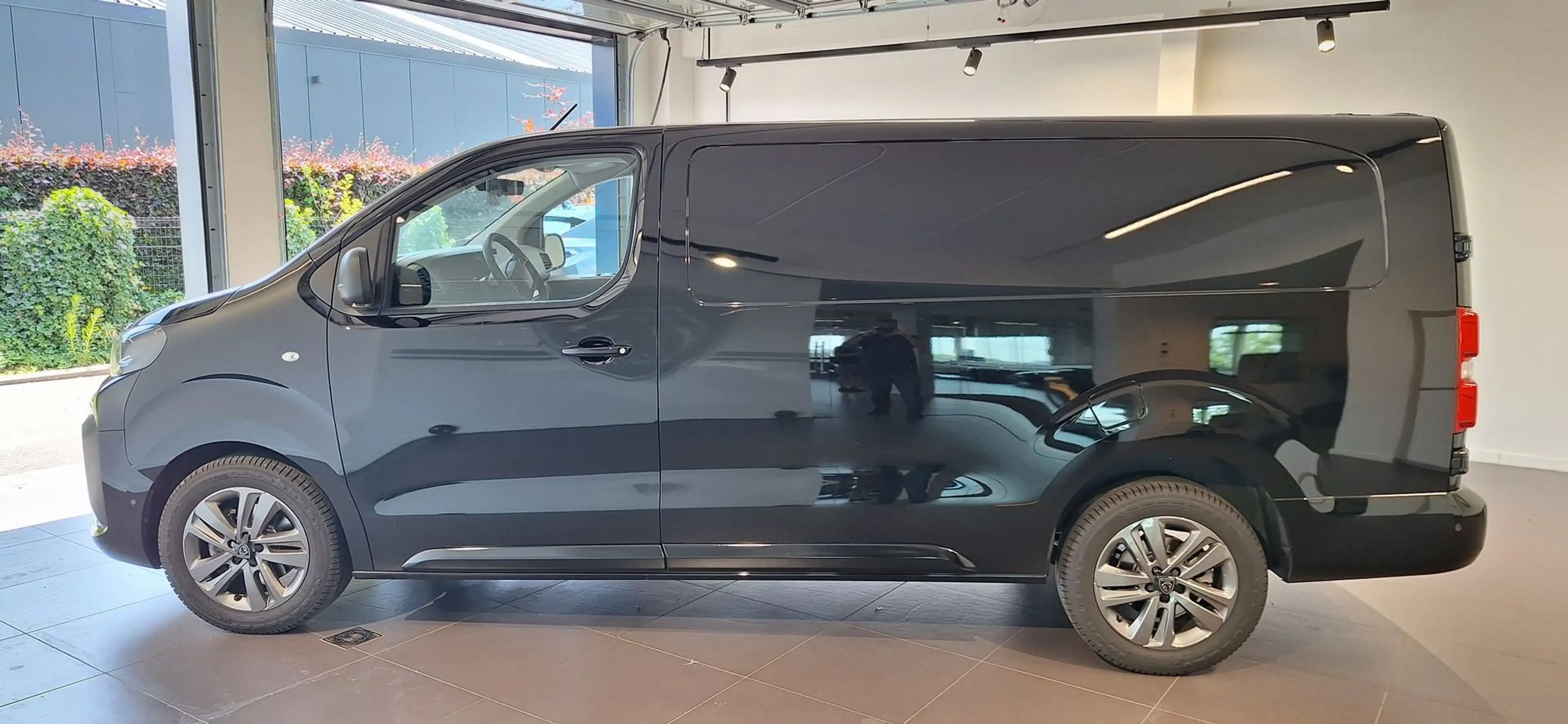 Peugeot Expert GBDC BlueHDi S&S EAT8 L3 — photo 2
