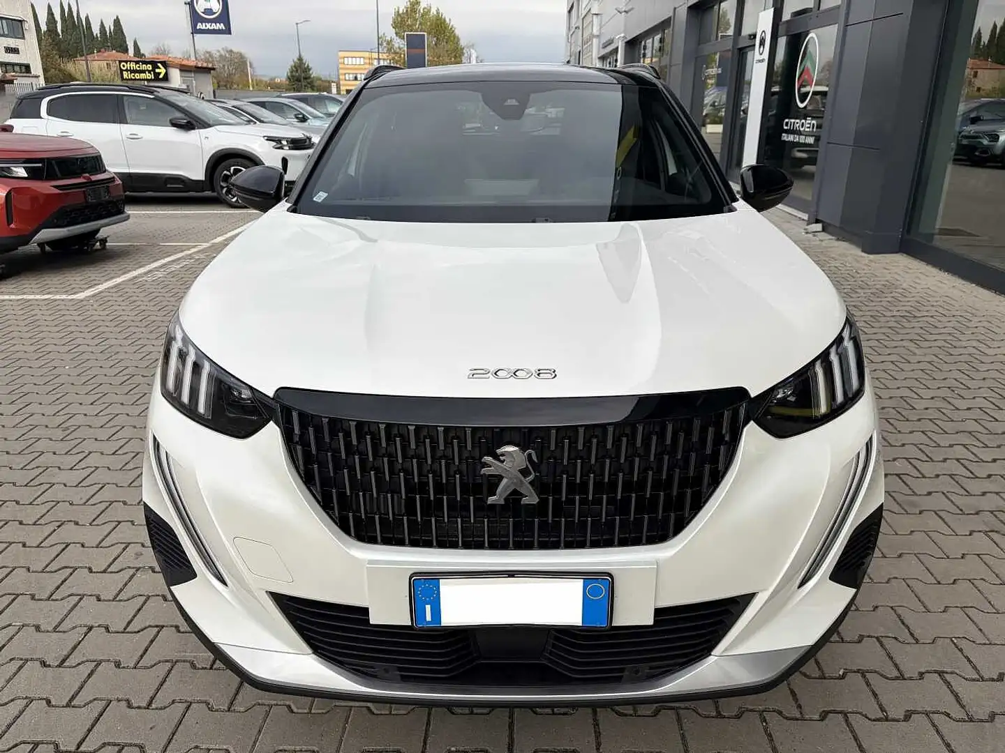 Peugeot 2008 1.2 PureTech 130 CV EAT8 GT Weiß - 2