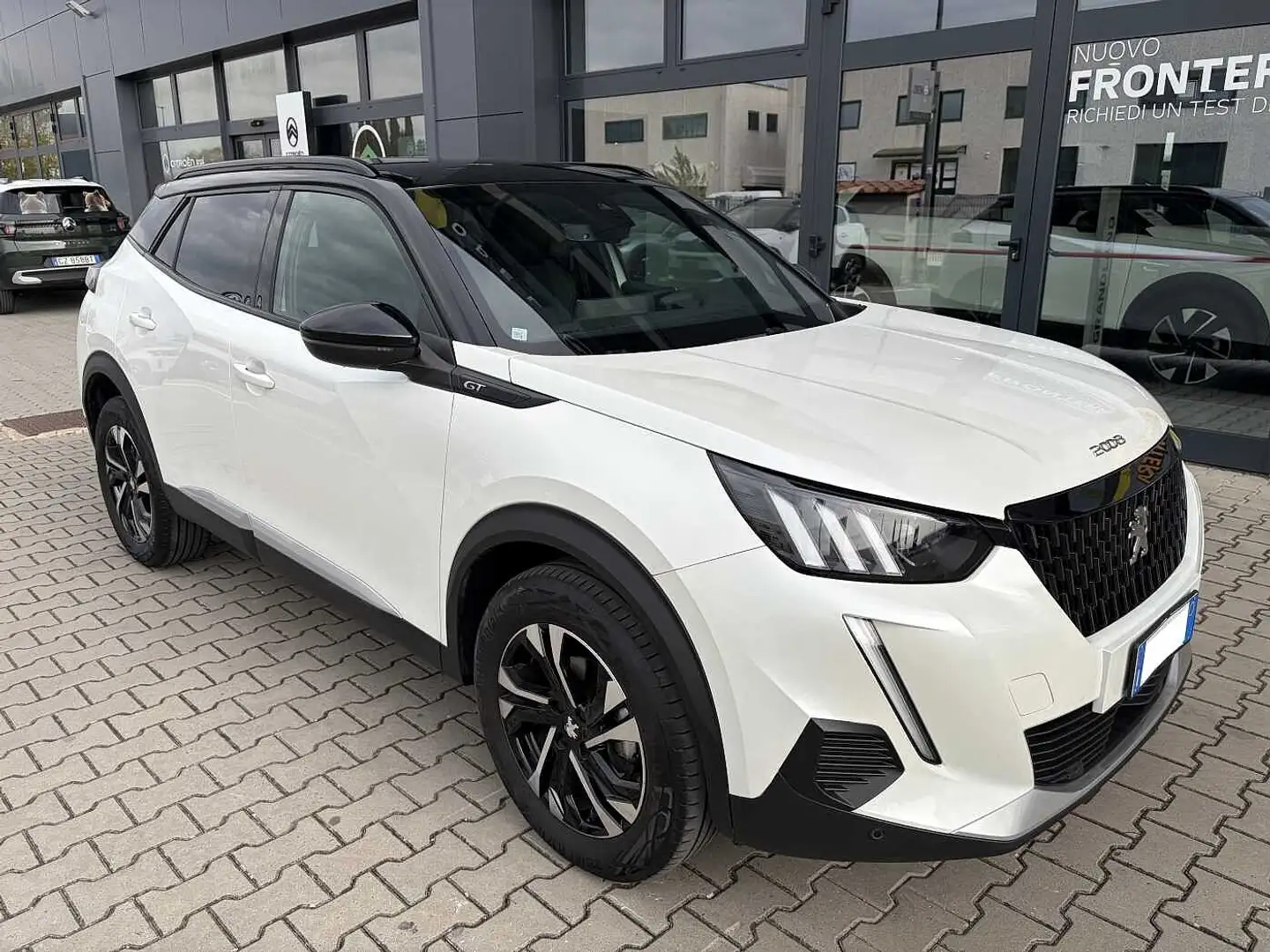 Peugeot 2008 1.2 PureTech 130 CV EAT8 GT Weiß - 1