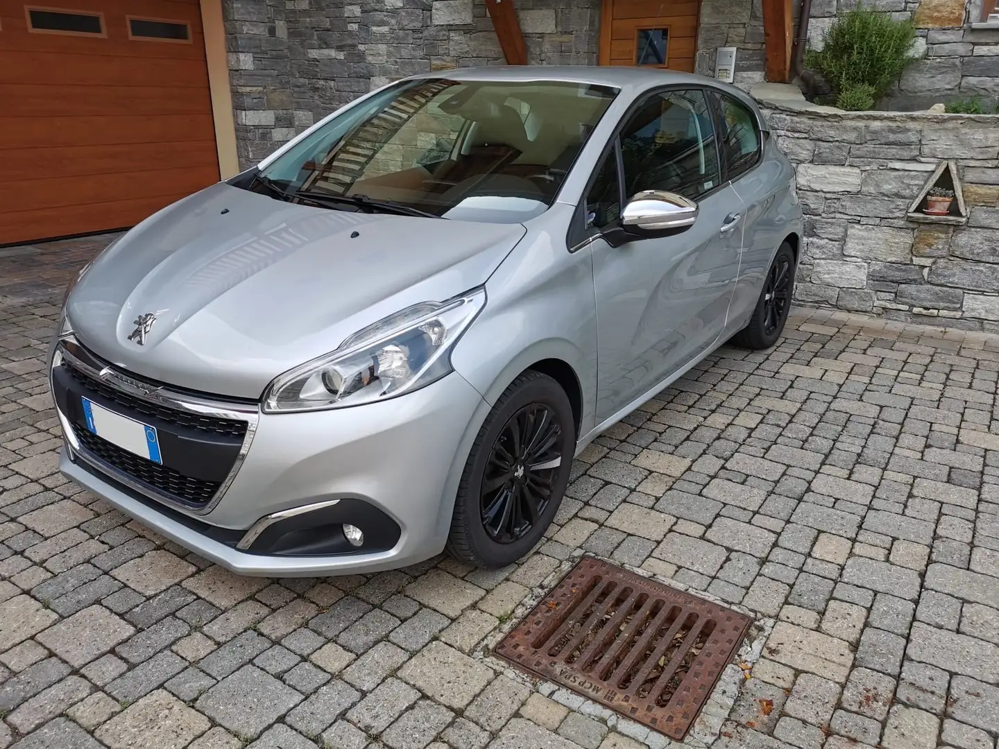 Peugeot 208 208 3p 1.2 puretech Allure 82cv Grigio - 1