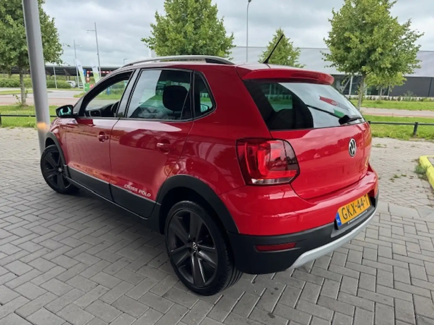 Volkswagen Polo Cross 1.2-12V COMFORTLINE 5-DRS. Rood - 2