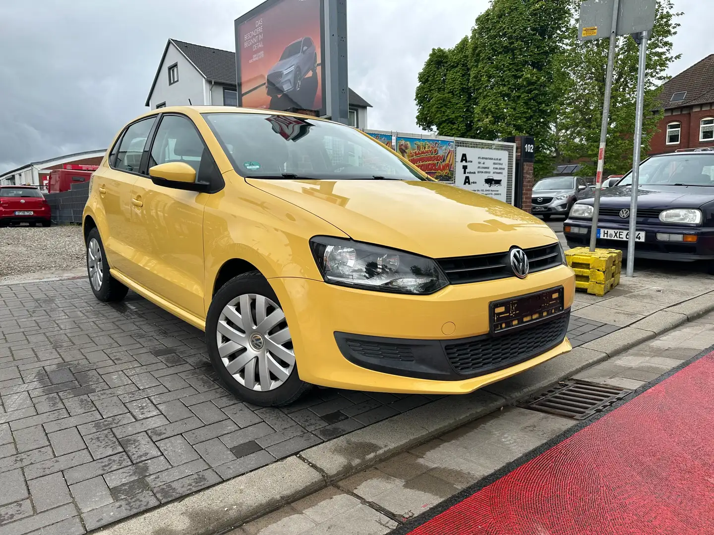 Volkswagen Polo Comfortline Жовтий - 1
