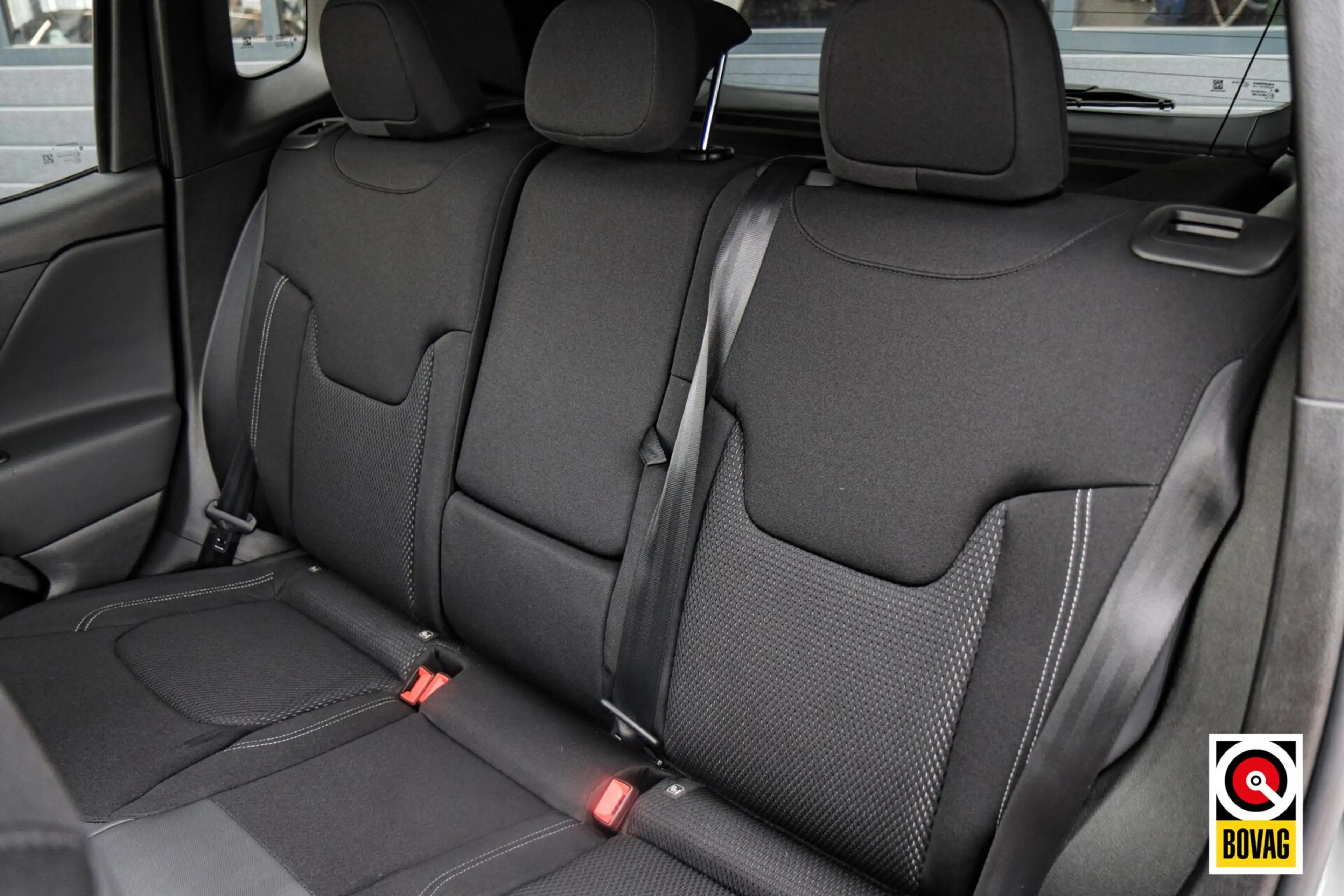 Jeep Renegade 1.3T Limited |LED|PANO|CARPLAY|CAMERA|KEYLESS|STOE — photo 8