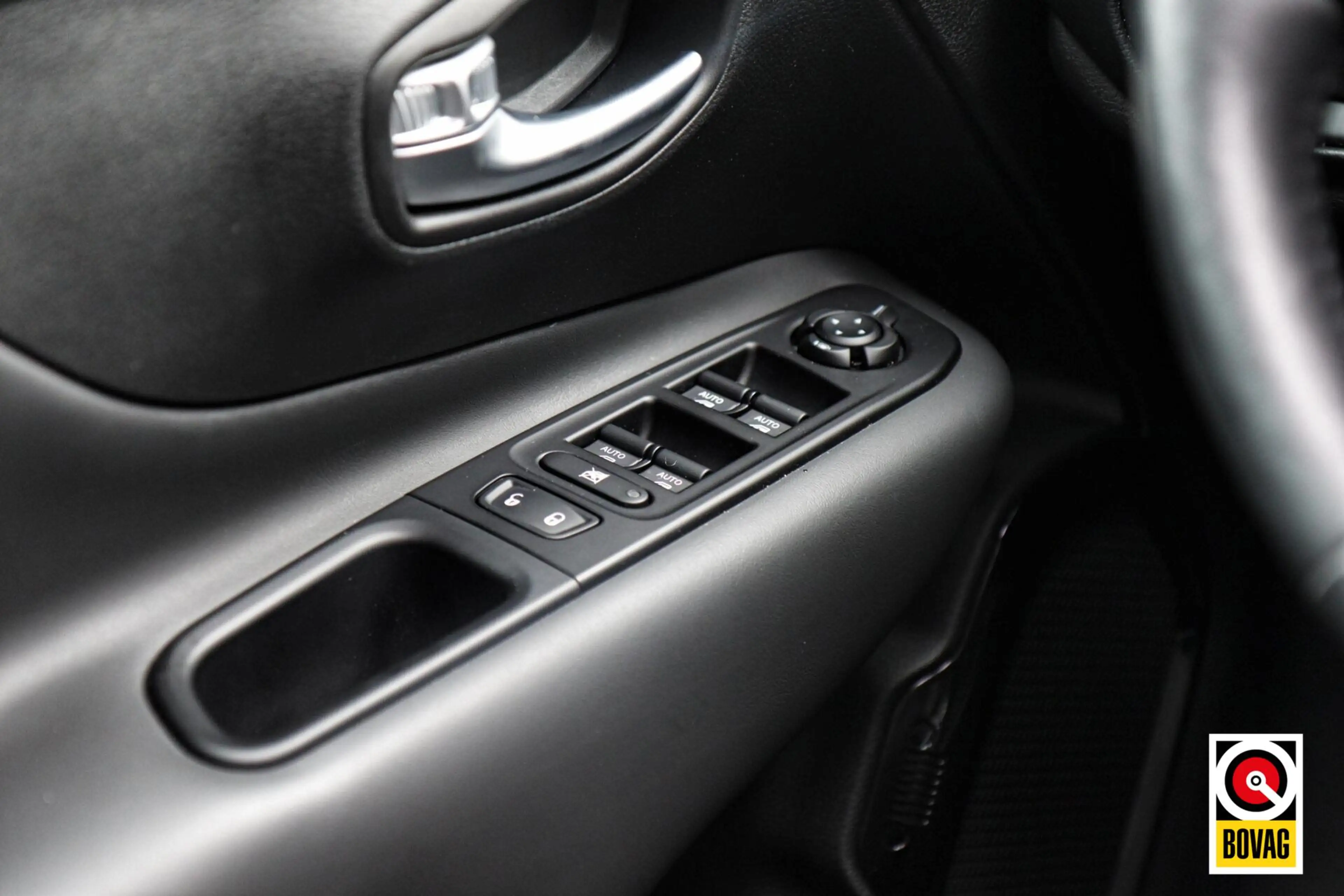 Jeep Renegade 1.3T Limited |LED|PANO|CARPLAY|CAMERA|KEYLESS|STOE — photo 23