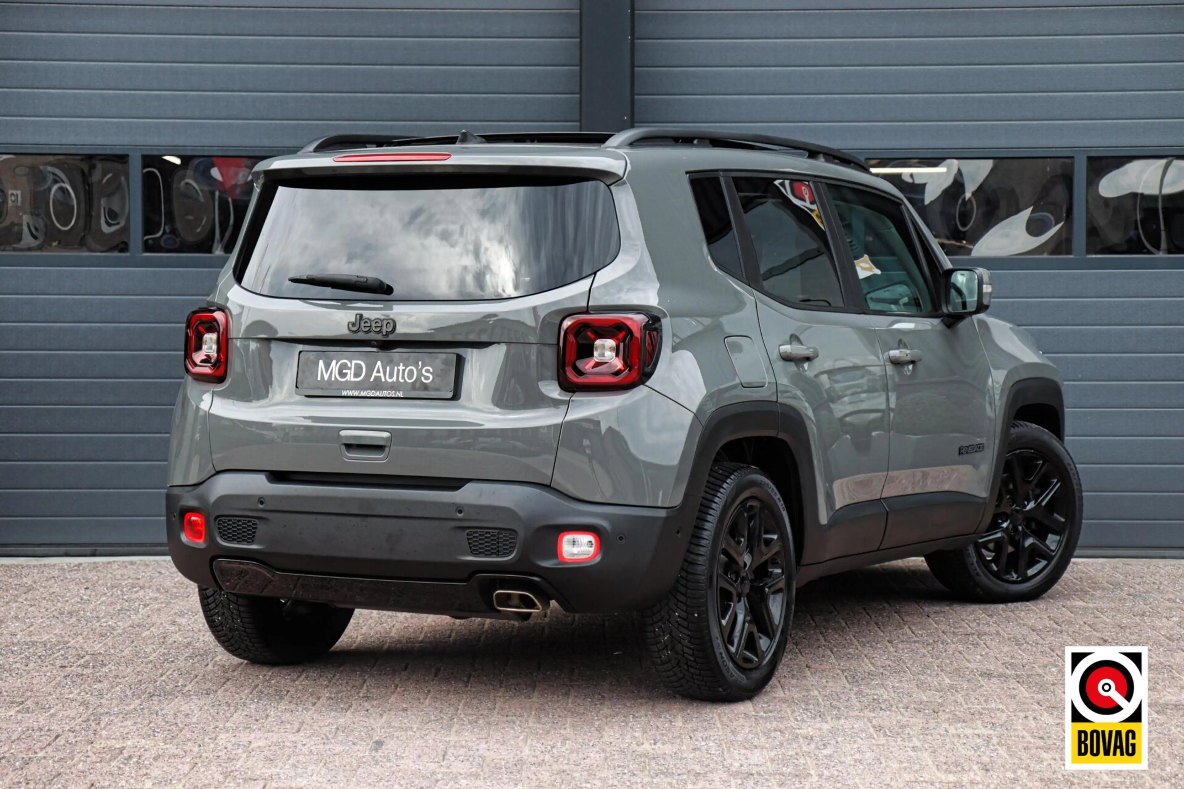 Jeep Renegade 1.3T Limited |LED|PANO|CARPLAY|CAMERA|KEYLESS|STOE — photo 3