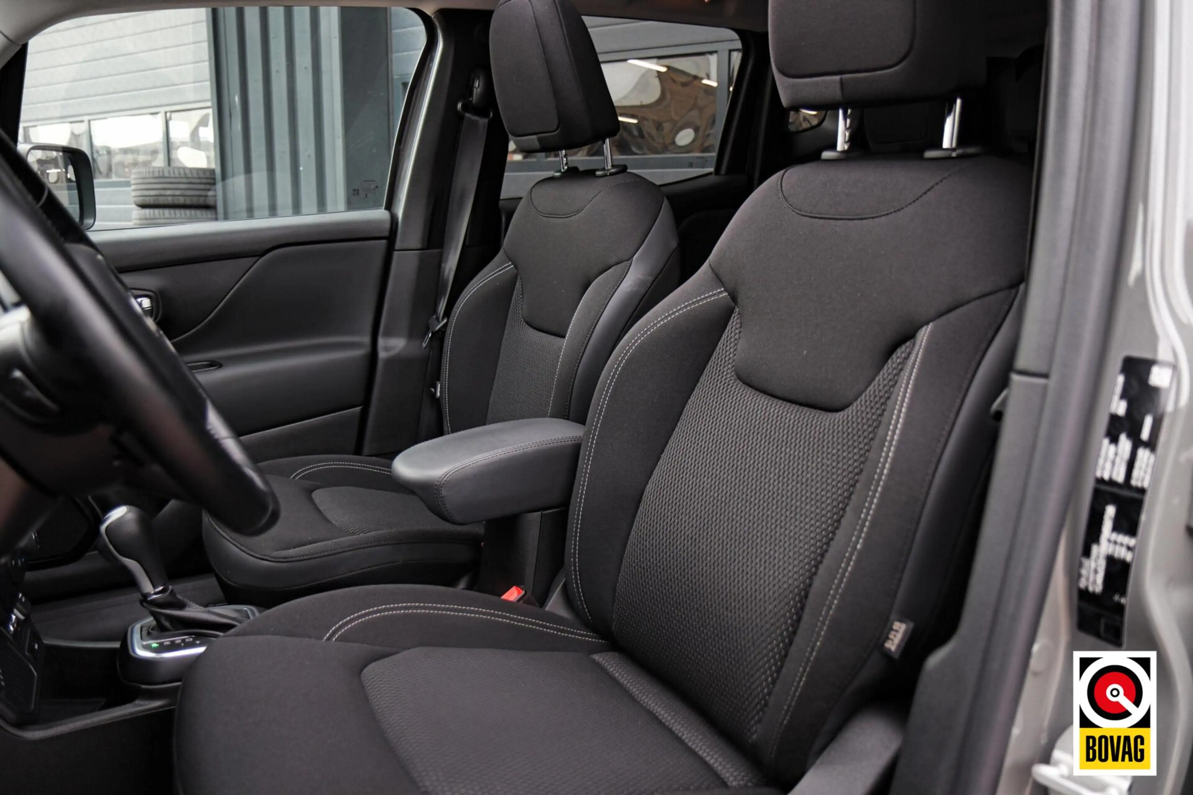 Jeep Renegade 1.3T Limited |LED|PANO|CARPLAY|CAMERA|KEYLESS|STOE — photo 7