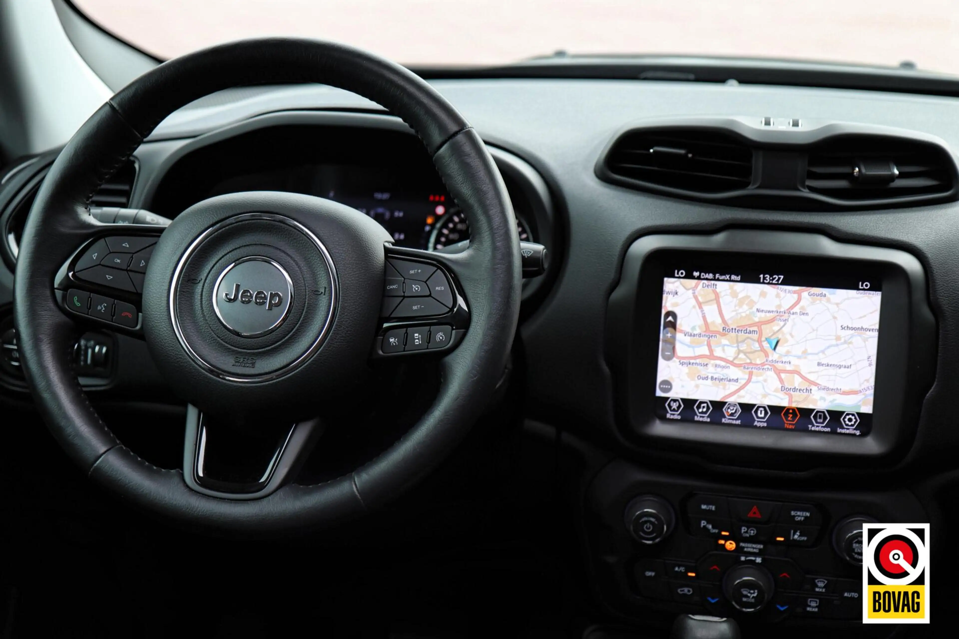Jeep Renegade 1.3T Limited |LED|PANO|CARPLAY|CAMERA|KEYLESS|STOE — photo 10