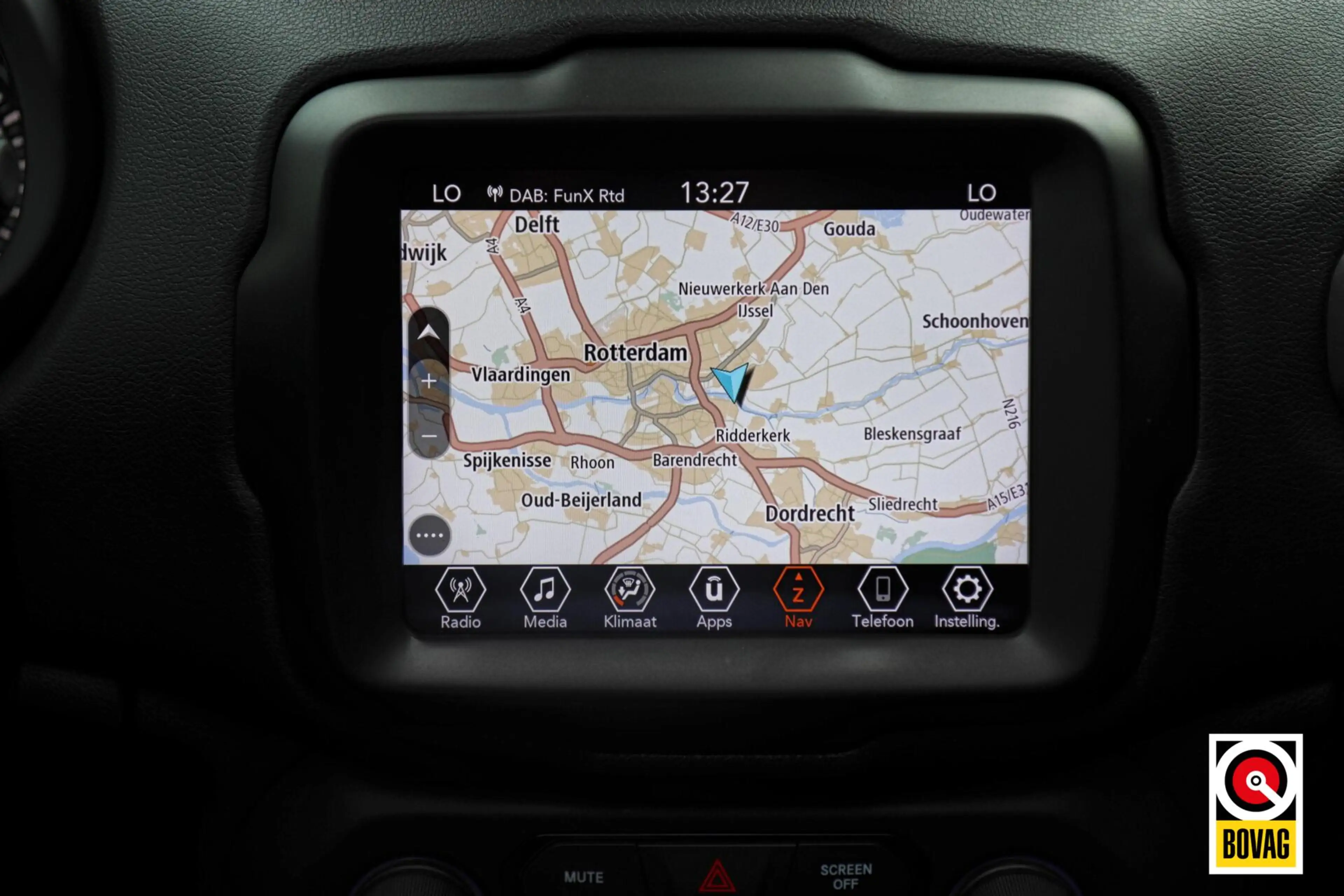 Jeep Renegade 1.3T Limited |LED|PANO|CARPLAY|CAMERA|KEYLESS|STOE — photo 22