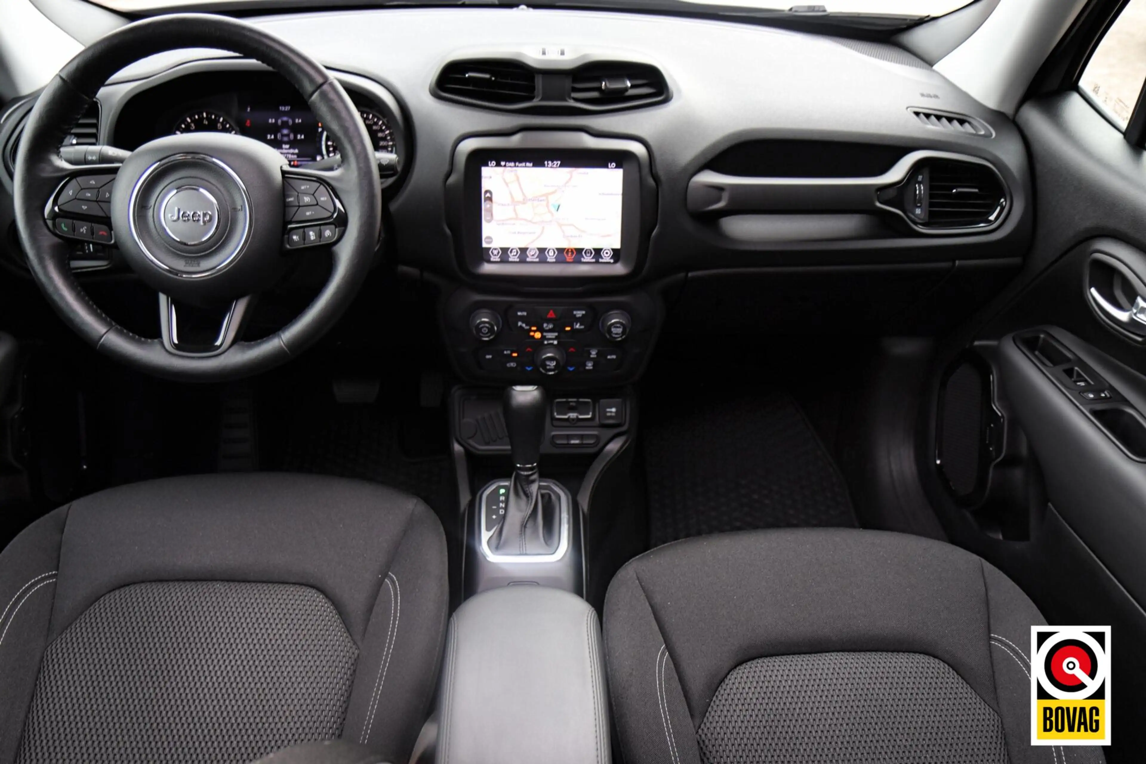 Jeep Renegade 1.3T Limited |LED|PANO|CARPLAY|CAMERA|KEYLESS|STOE — photo 9