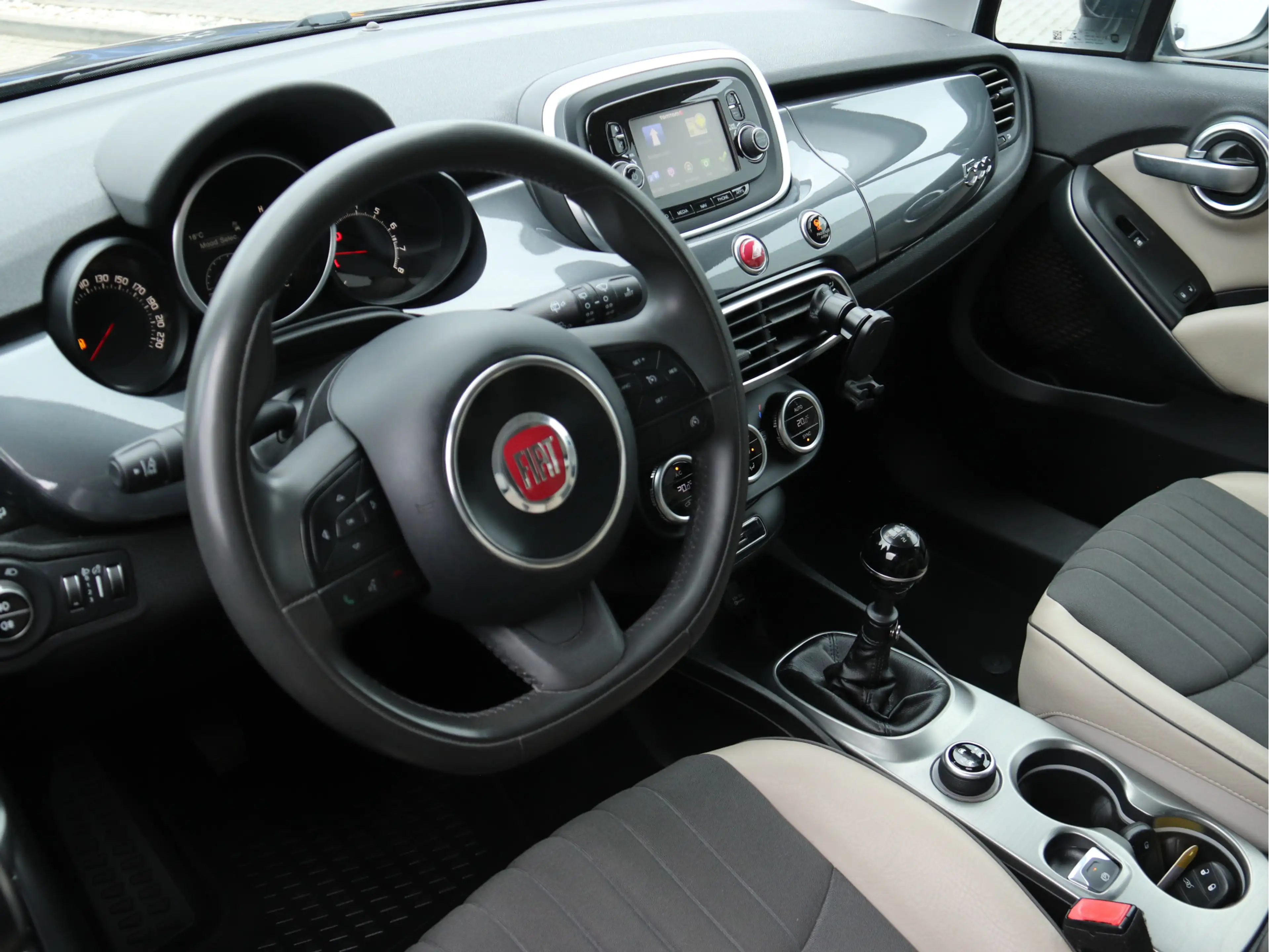 Fiat 500X 1.4 Turbo MultiAir Lounge CAMERA / NAVI / 18 INCH — photo 4
