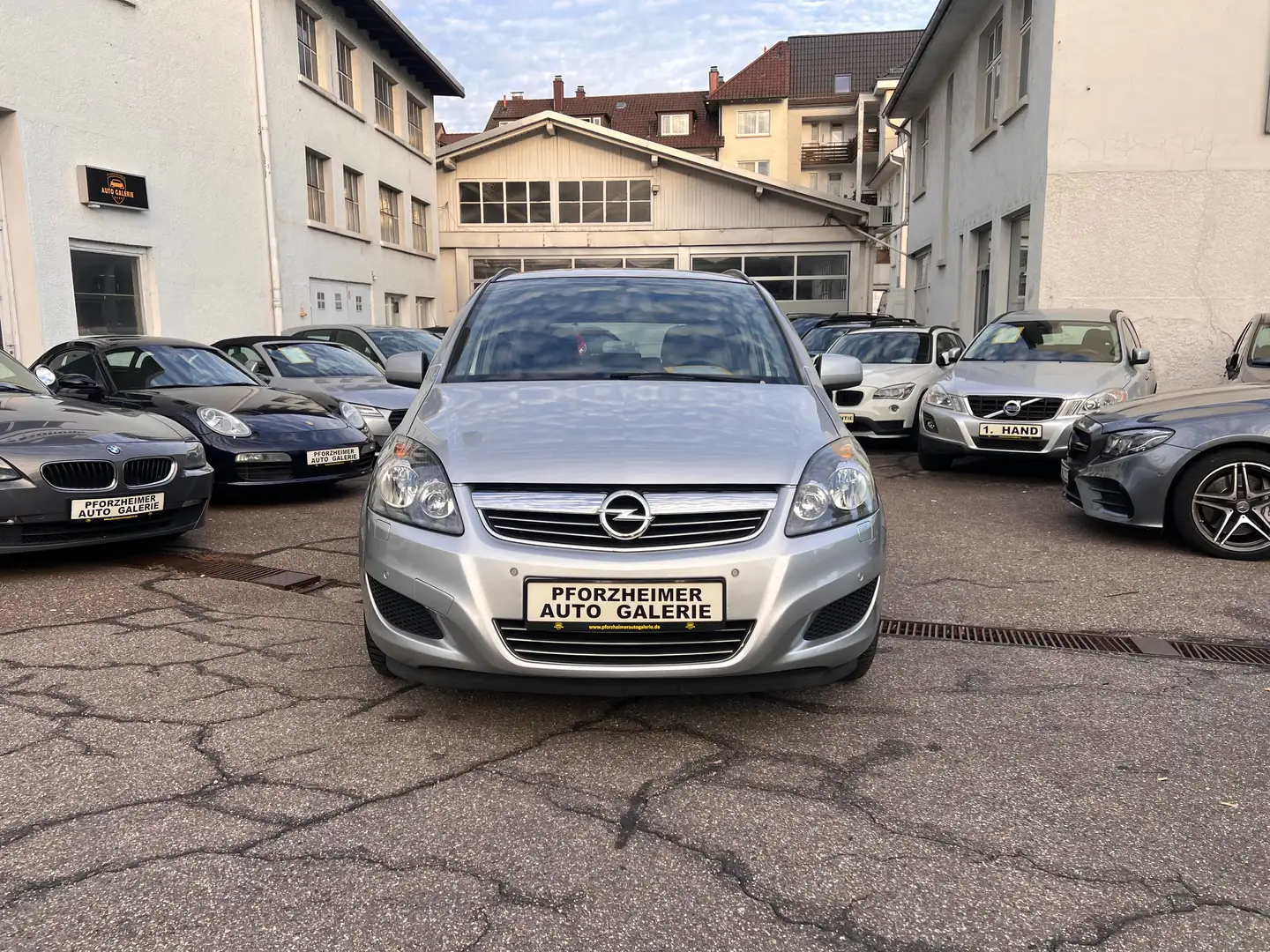 Opel Zafira Family Grau - 1